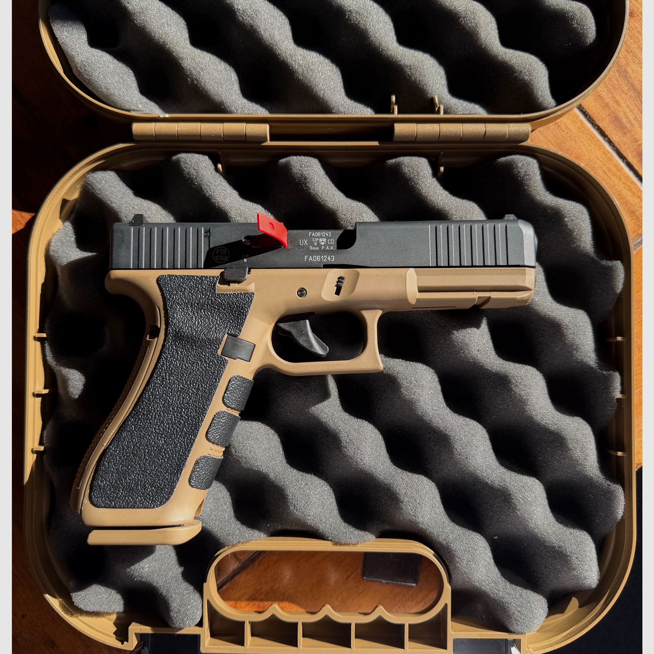 Glock 17 Gen5 French Army Limited Blank Firing 9mm 3 Magazines TOP, image 2 of 6