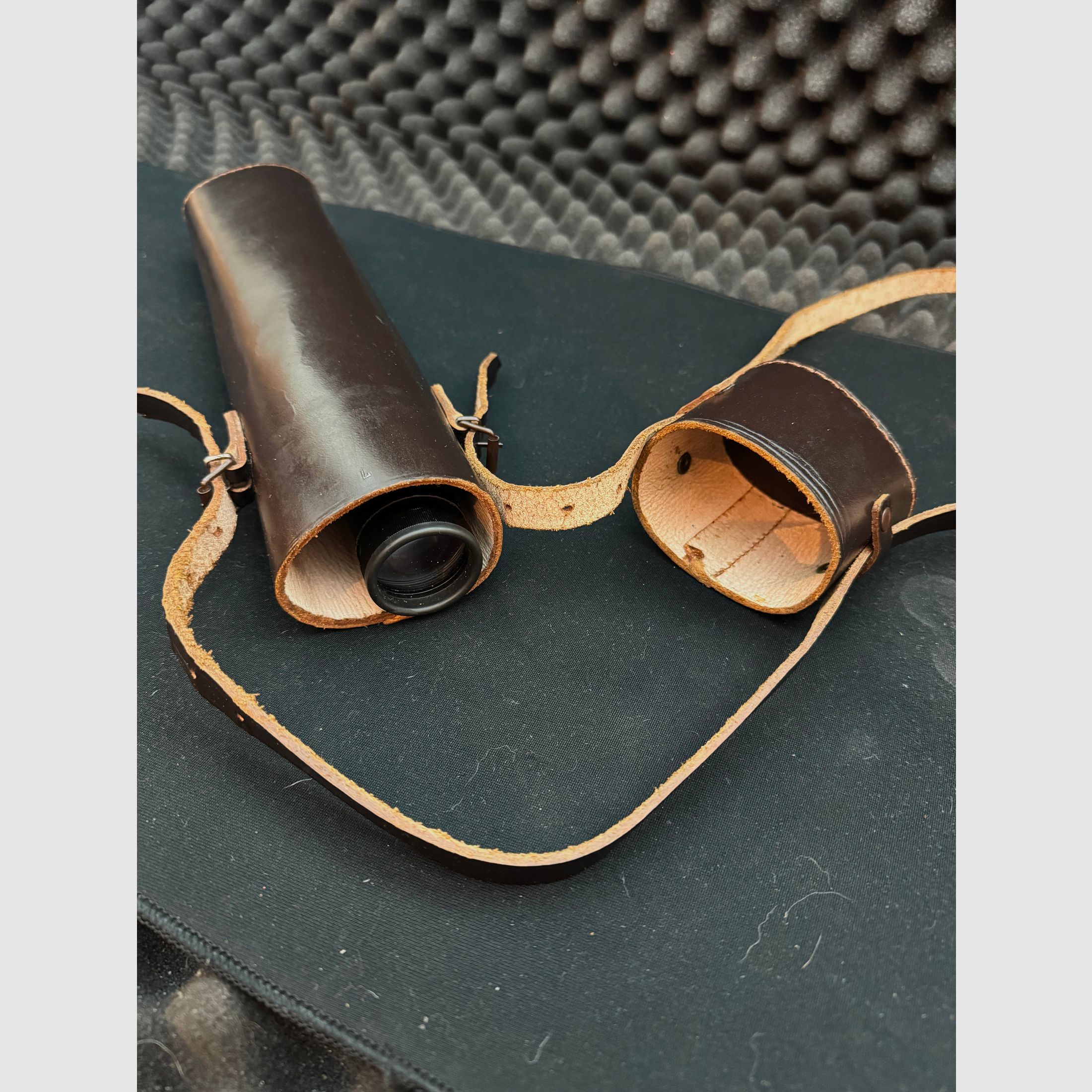 Leather case for riflescope, 330mm long, suitable for scopes with a diameter of 42mm +/-