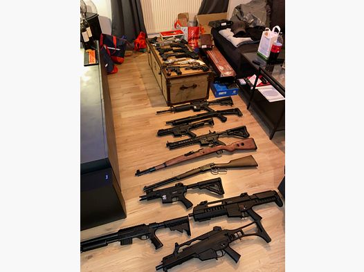 Softair Sammlung zu verkaufen (Gewehre / Pistolen / Zubehör)