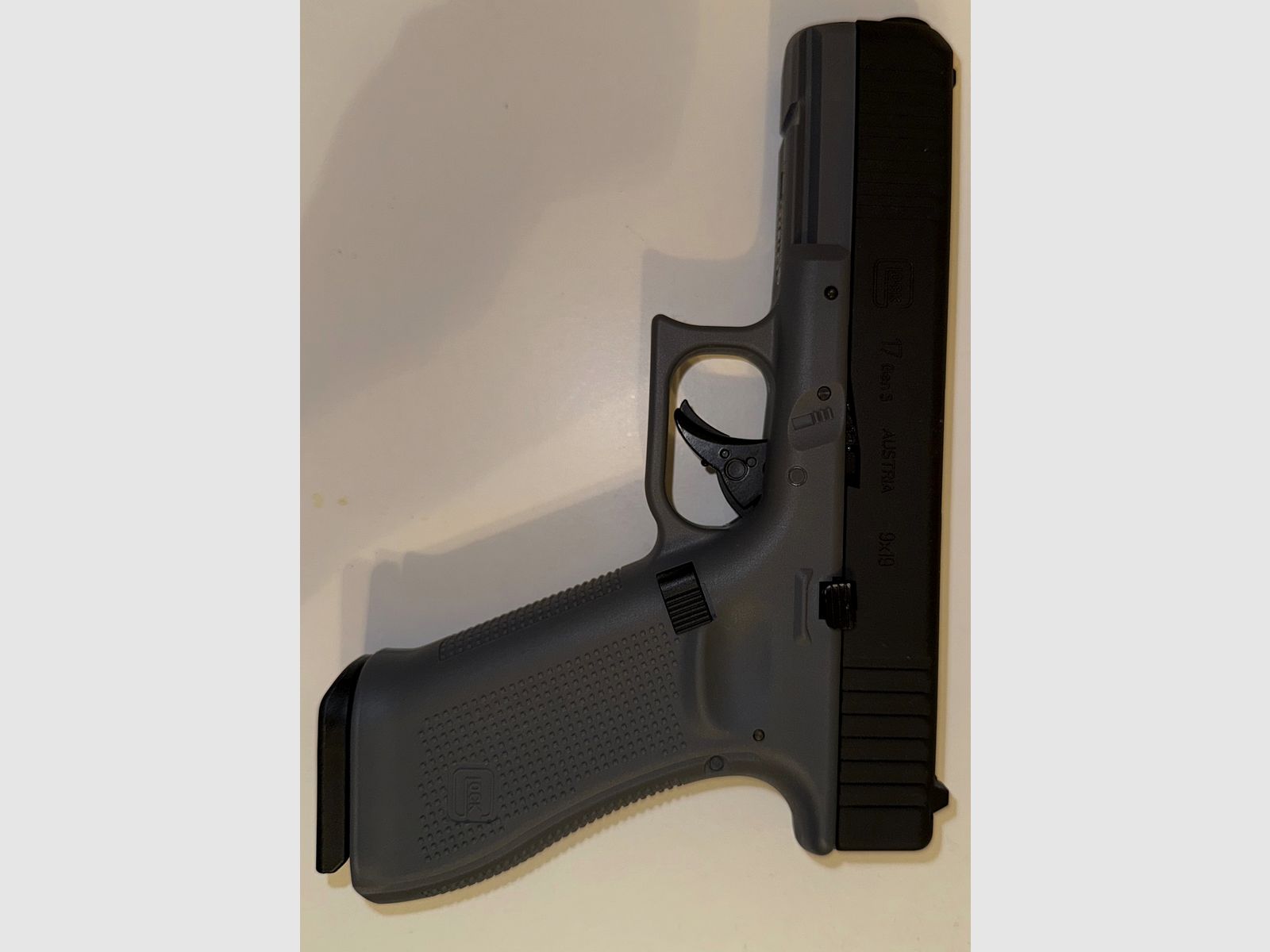 GLOCK 17 Gen5 6 mm, CO₂, < 2,0 J, Tungsten Grey