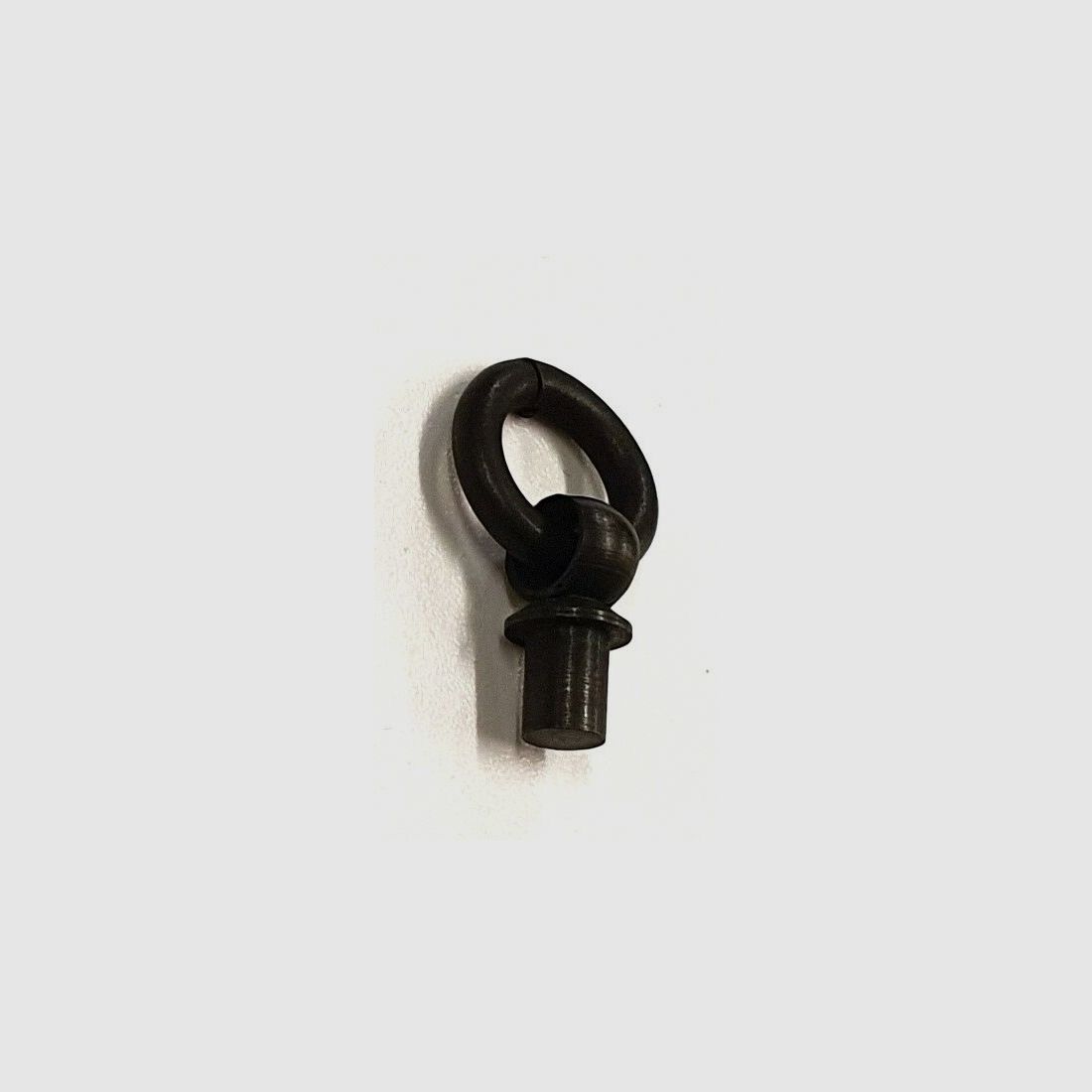 MAB [28] œillet de sangle pour PISTOLET AUTOMATIQUE MAB BREVETE MODELE C / D pièce d'origine, comme neuve