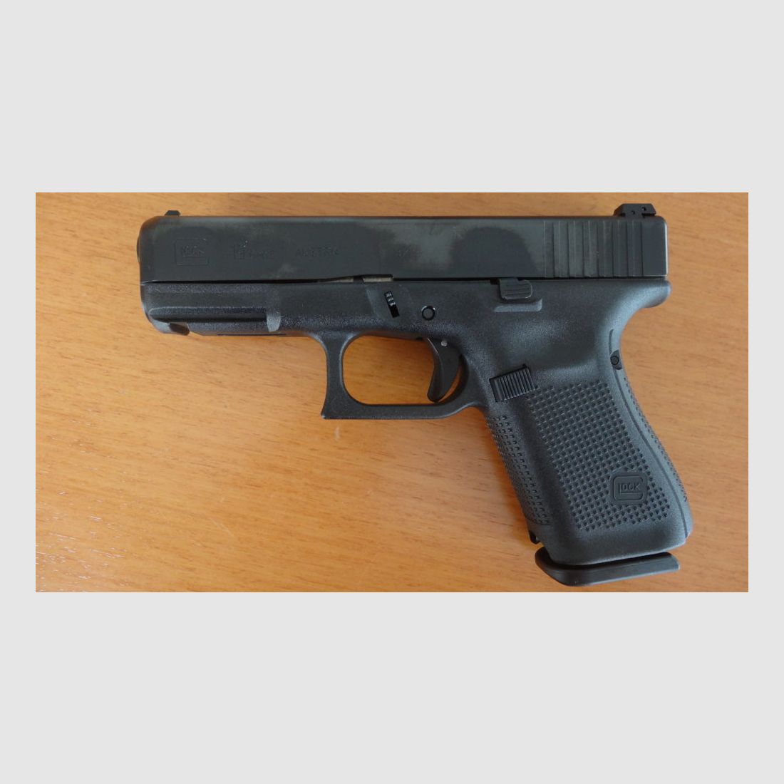 Glock Brandneu: Glock 19 Generation 5 - Cal. 9x19 mm