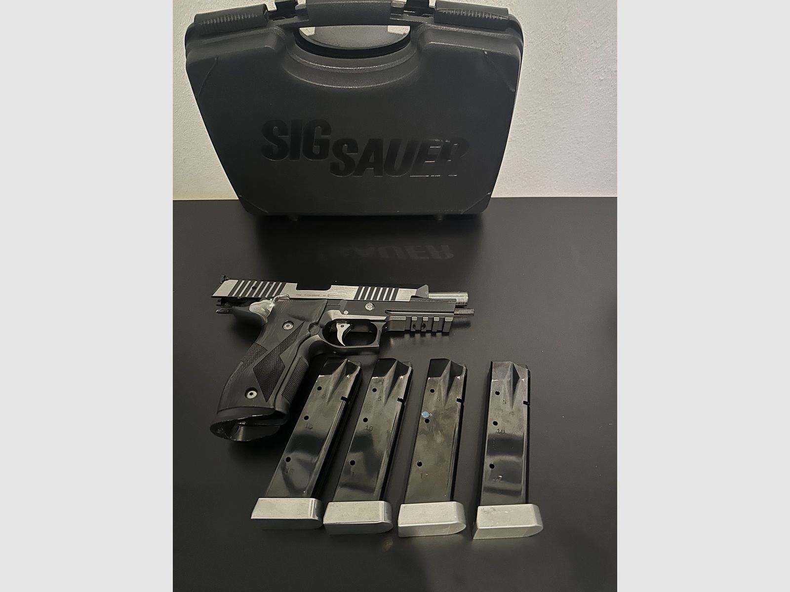 SIG SAUER P226 X-Five Black and White 9mm Luger - mit 4 Magazinen - Deutsche Fertigung!