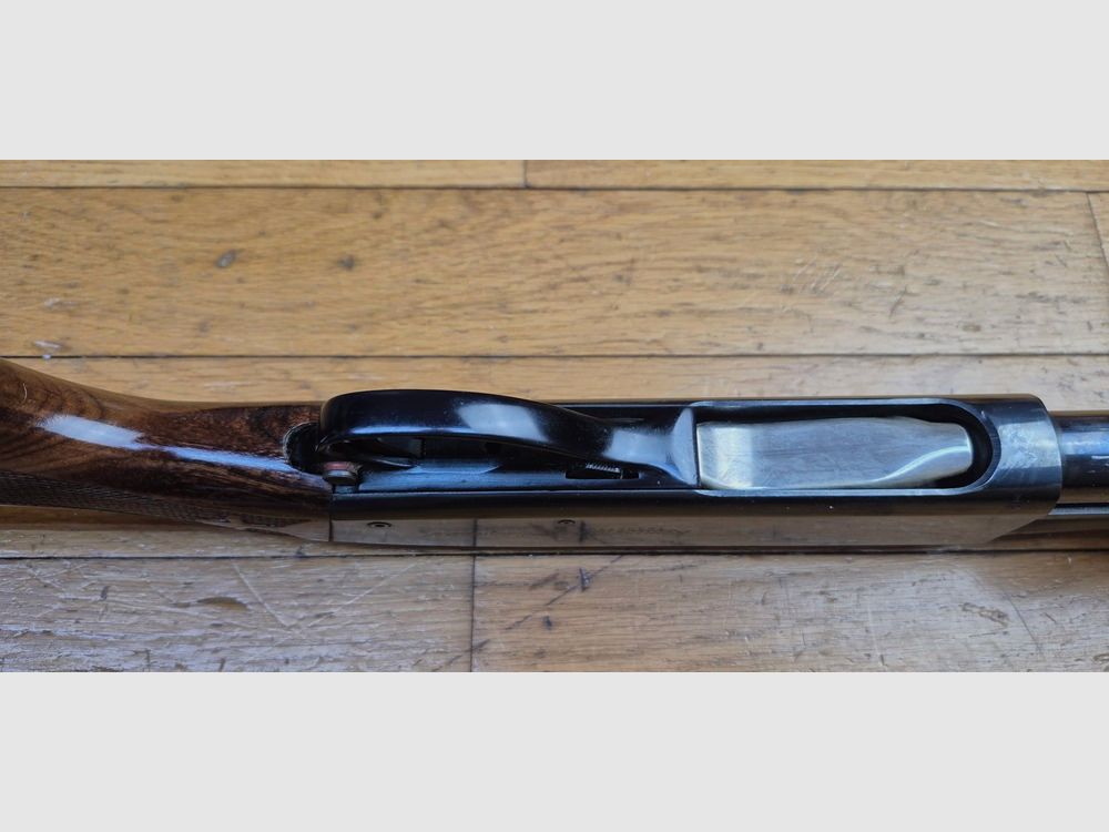 Zeer mooi Remington pompgeweer – Mod 870 Wingmaster – Glad loop van 51 cm – kaliber 12/70 – Capaciteit 4+1 (!) uitbreidbaar – "Luxe" afwerkingen – Betrouwbaar, eenvoudig en legendarisch vuurwapen – Uitstekende staat – TBE+/TBE++, afbeelding 15 van 45
