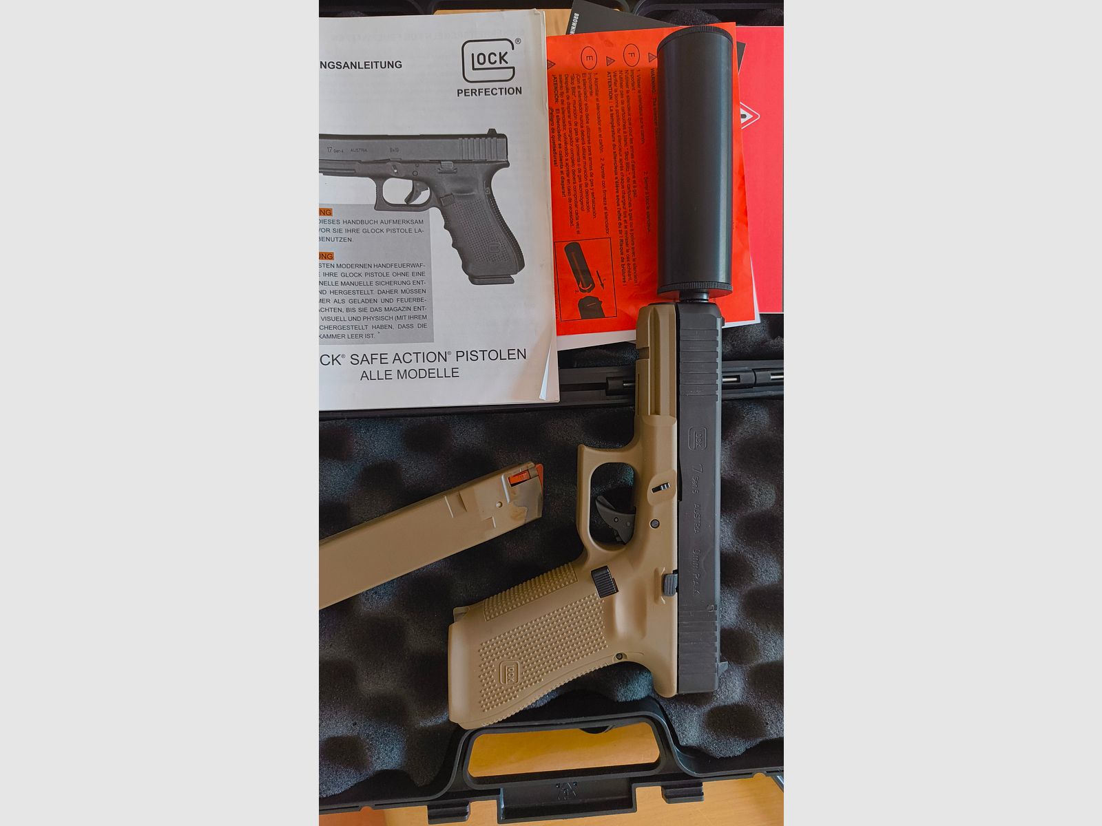 Glock 17 Pak Tan con silenciador Umarex