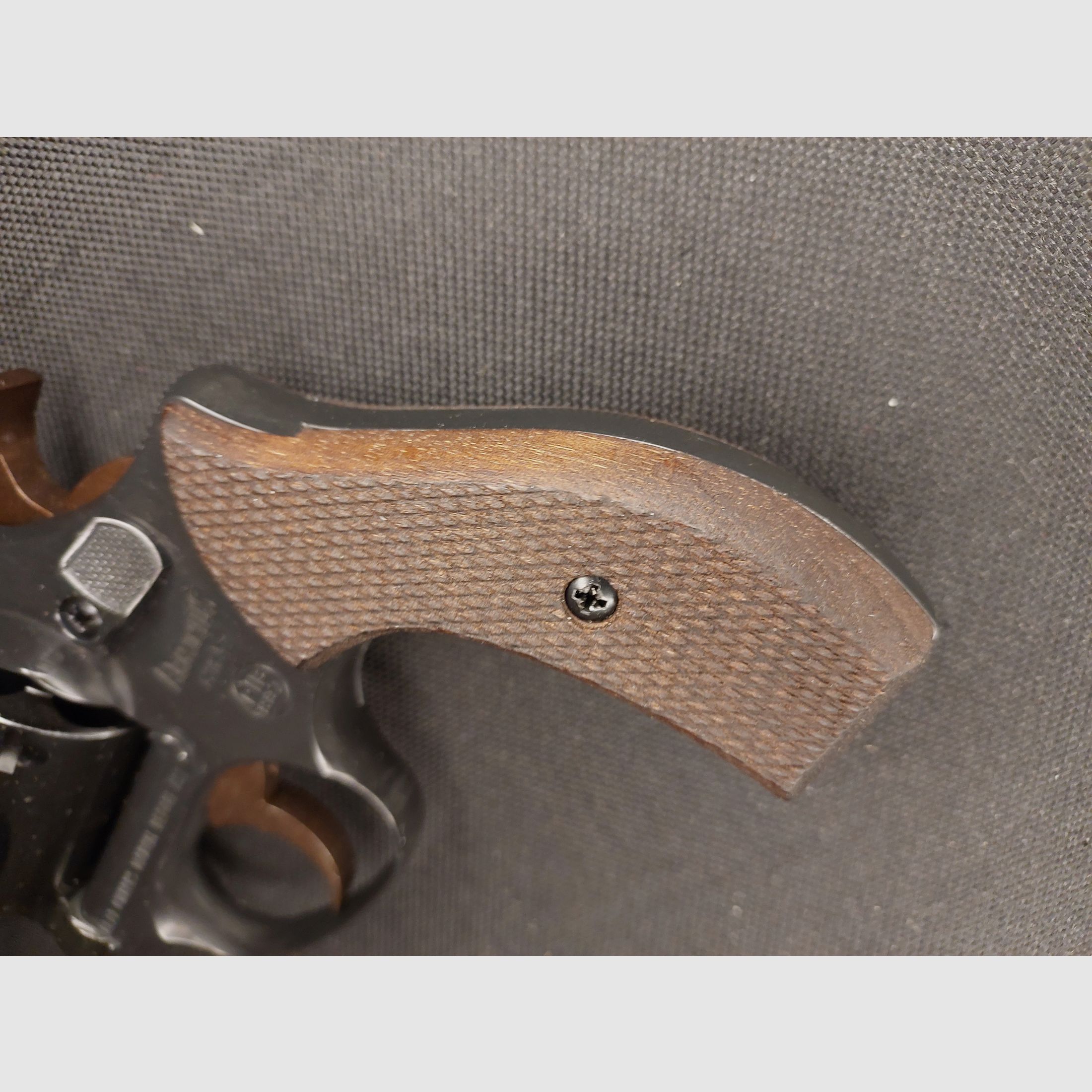 Weihrauch HW37 Kal. 9mm R.K. (PTB 887) OVP mit Holzgriffen - NEU (Arminius HW 37)