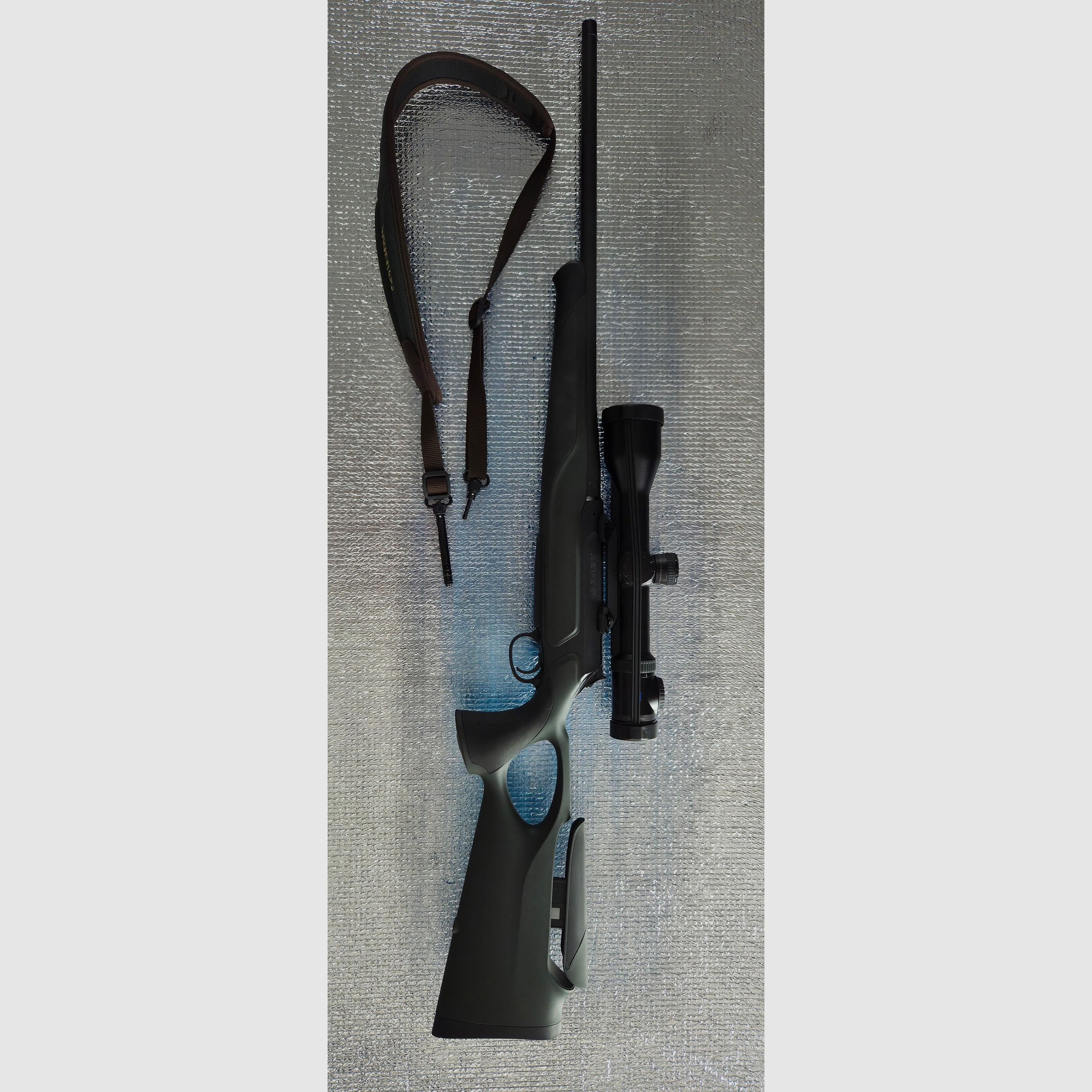 Sauer 404 Synchro XT (Sistema de acero) con mira telescópica y silenciador