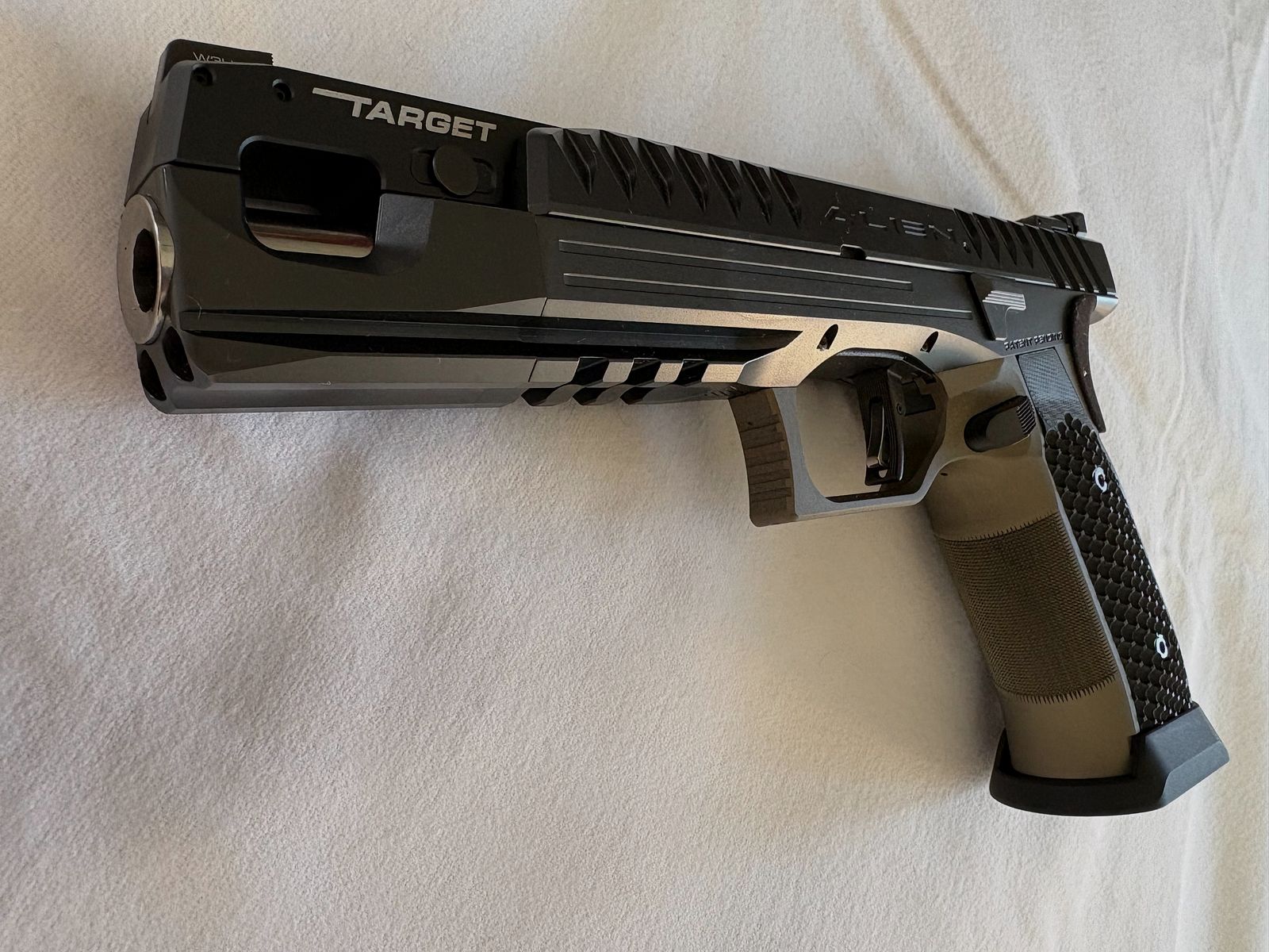Alien Target 6" Laugo Arms mit Zubehör , Bild 8 von 11