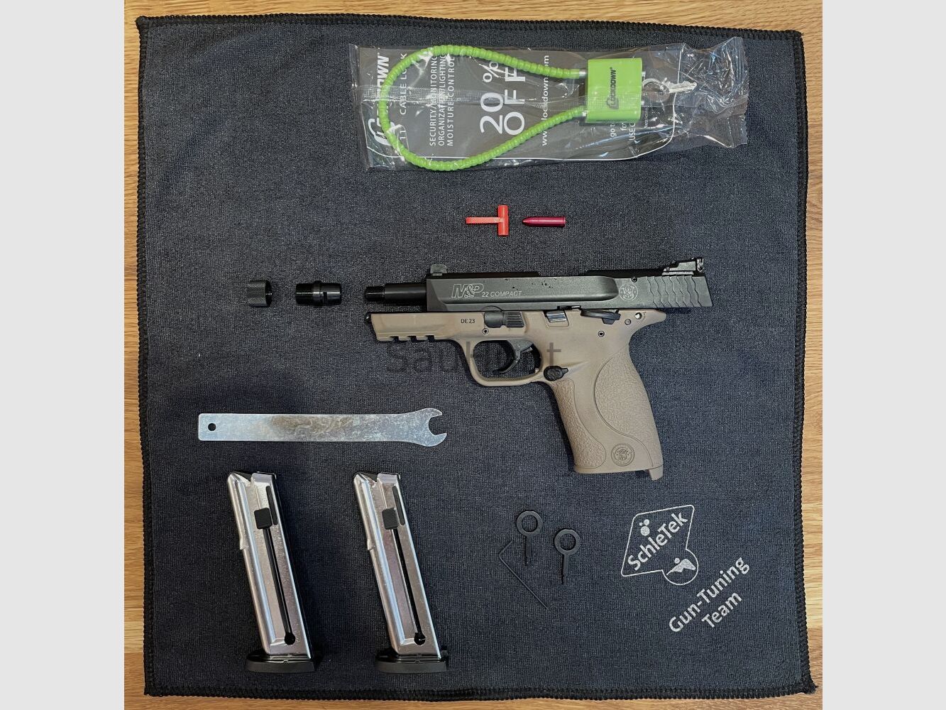 Pistole Smith & Wesson S&W Pistole Mod. M&P 22 Compact FDE-Griffstück mit Z Kaliber .22lr (Long Rifle) mit Zubehör
