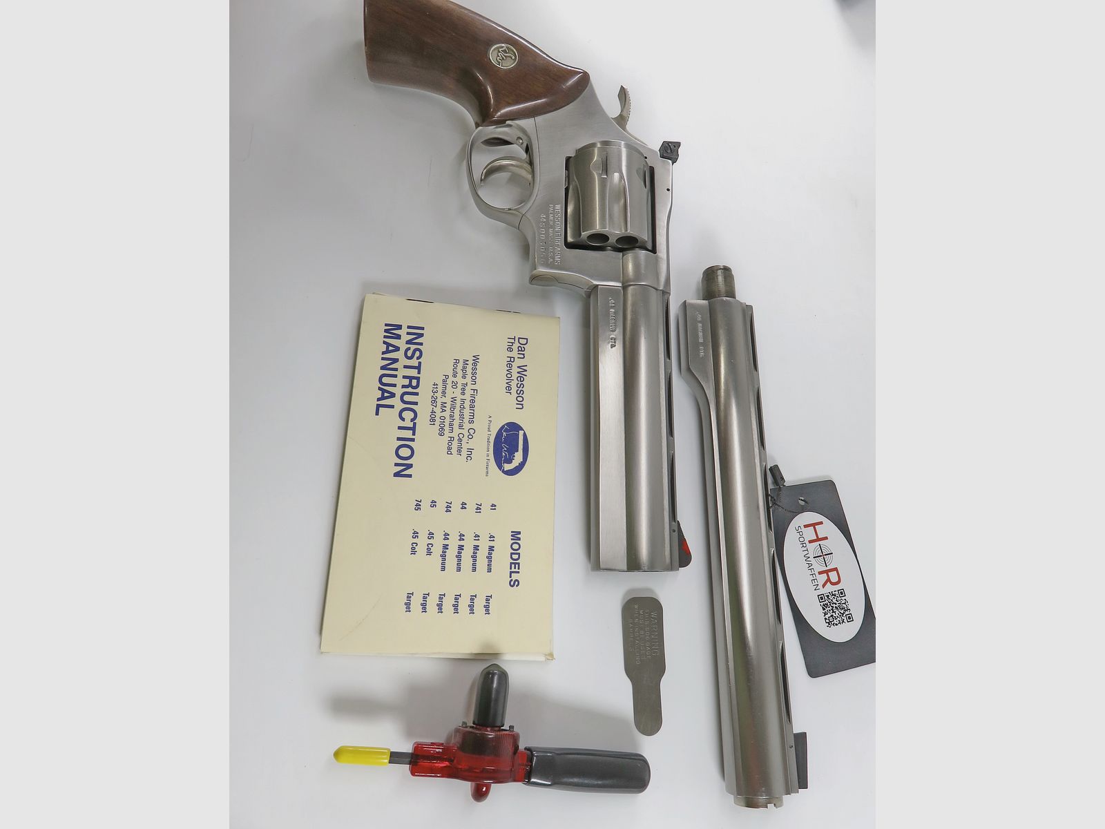 Revolver Dan Wesson Model 44, 6 Zoll UND 10 Zoll Austauschläufe, Kaliber .44 Magnum, Stainless, Target-Ausführung, Top-Zustand