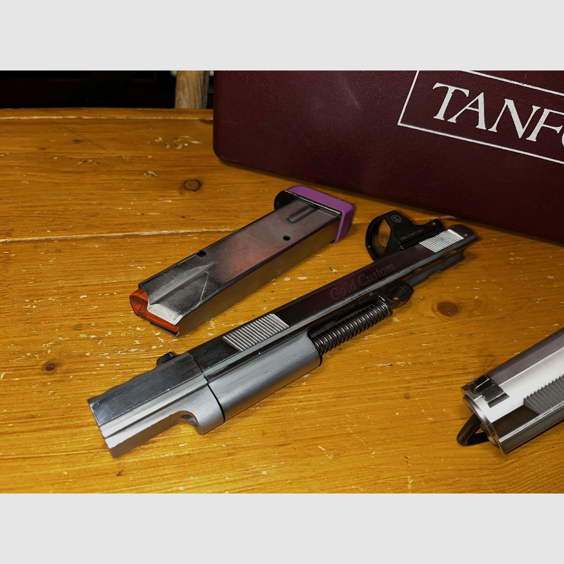 Używany Tanfoglio Limited wraz z lufą wymienną Gold Custom 9x19mm z Deltapoint, zdjęcie 2 z 3