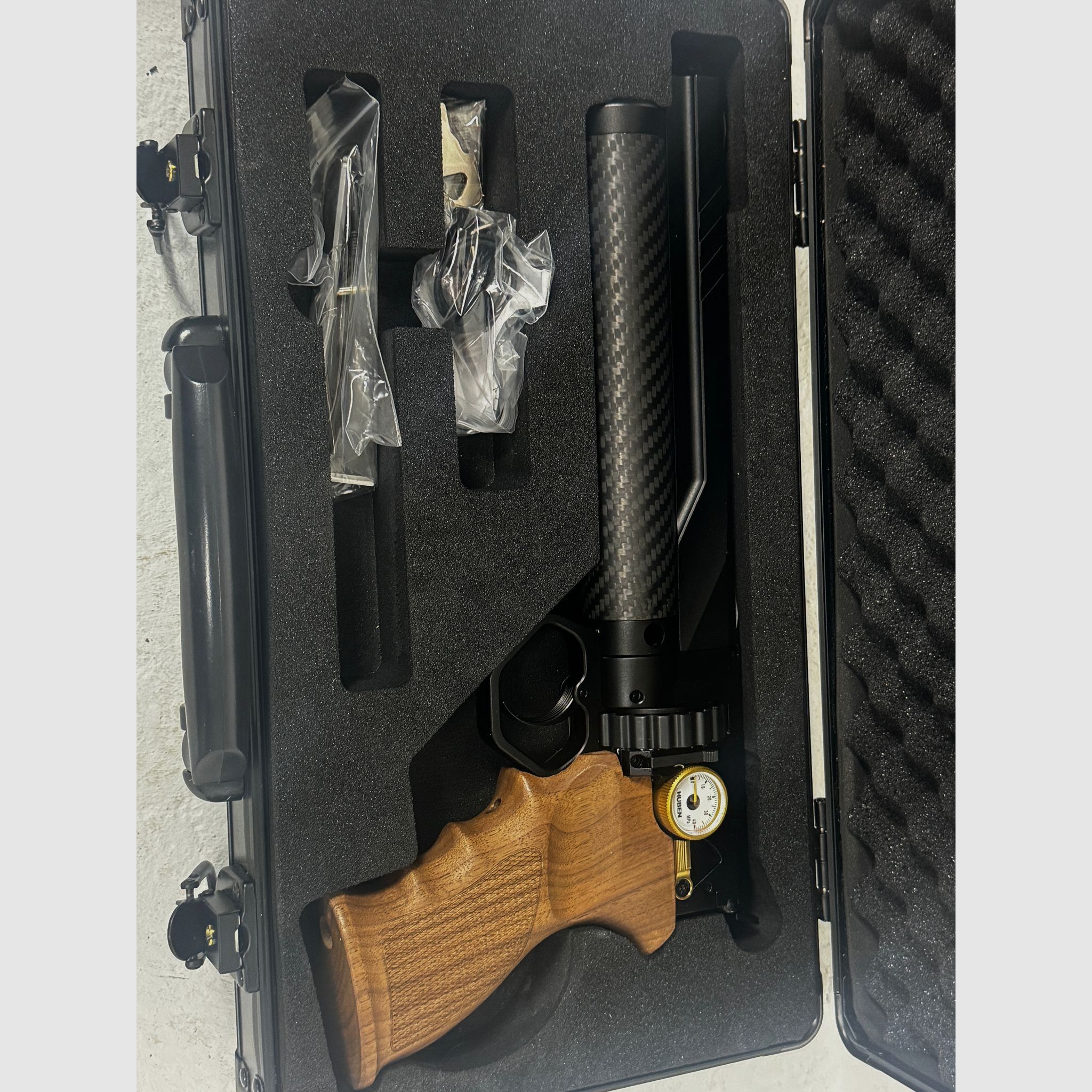 Huben Pistole GK1 incl. Kompressor und Diabolos / Fangkorb