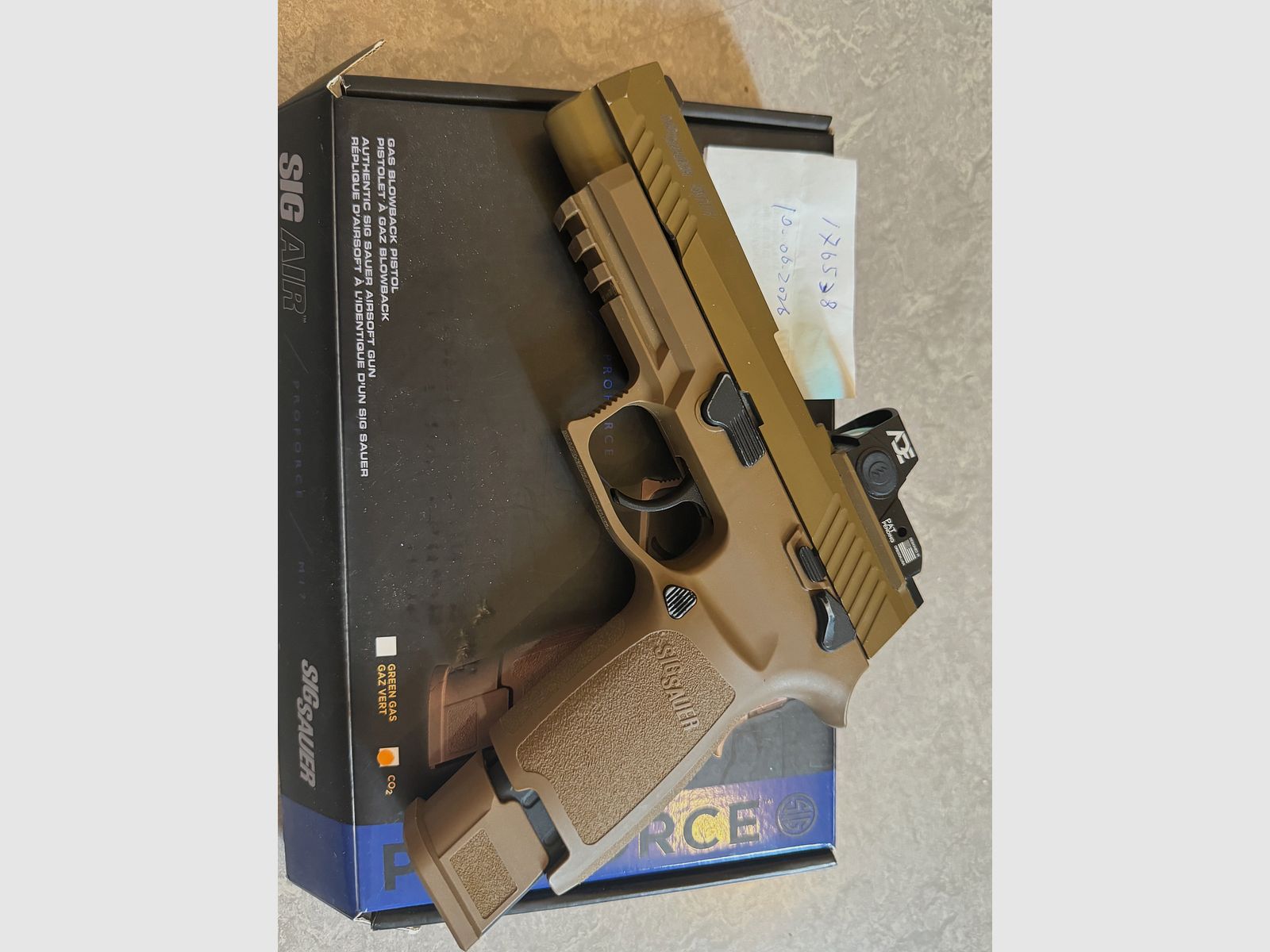 SIG Sauer M17 CO2 GBB Pistole inkl. ADE Raptor Red Dot & AMG High Output Valve