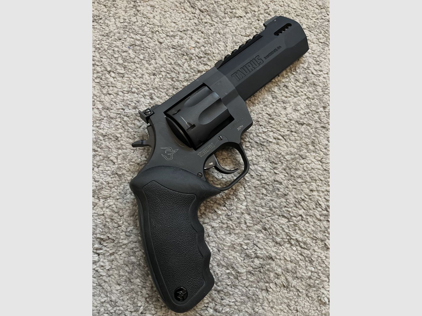Taurus Raging Hunter