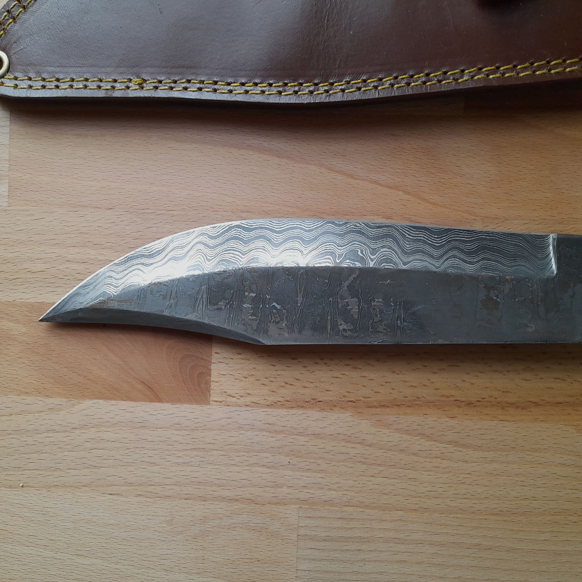 Damast Hirschfänger mit Lederscheide und Hirschhorngriff      