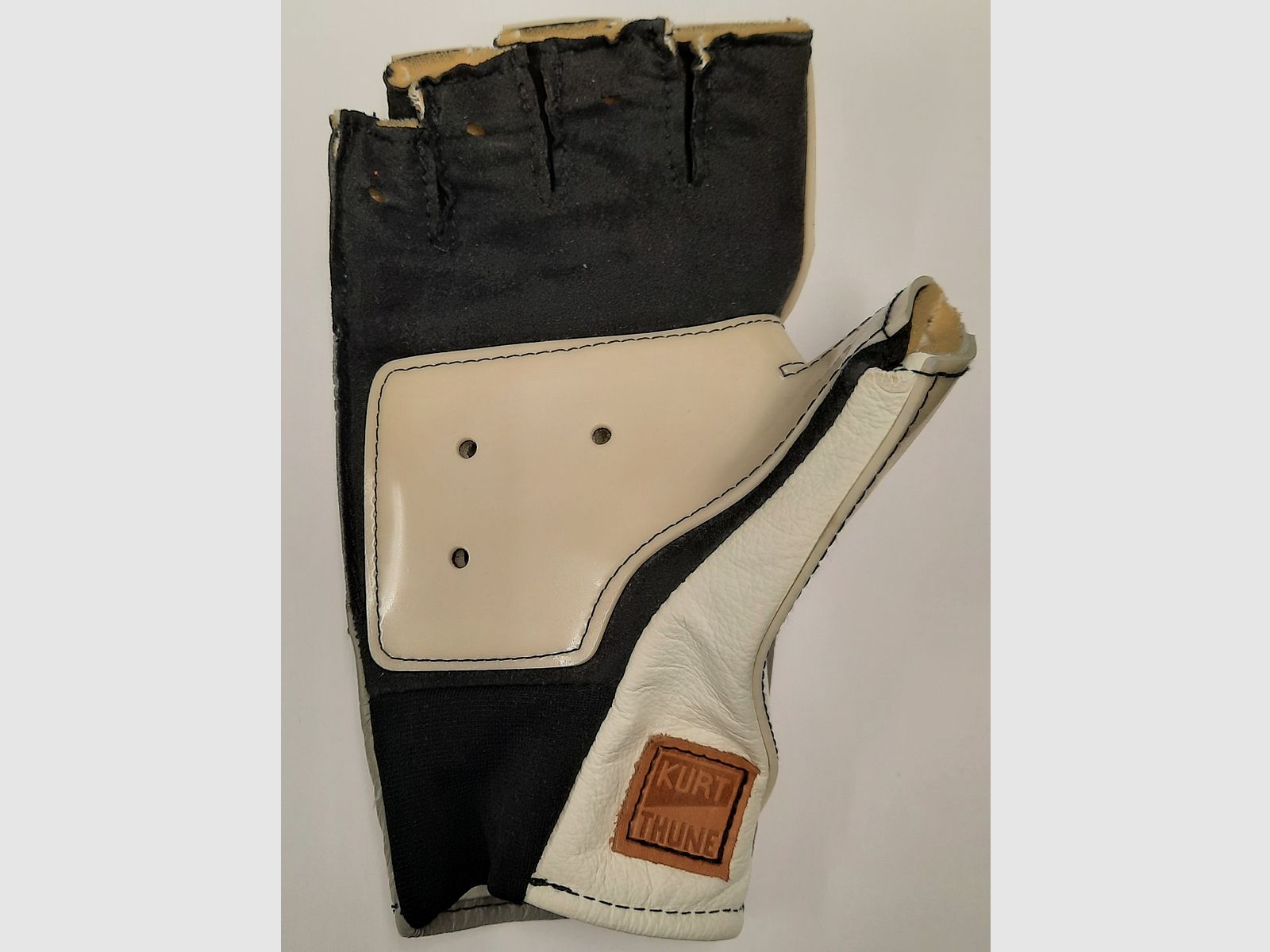Thune Solid short left for left-handed shooters shooting gloves