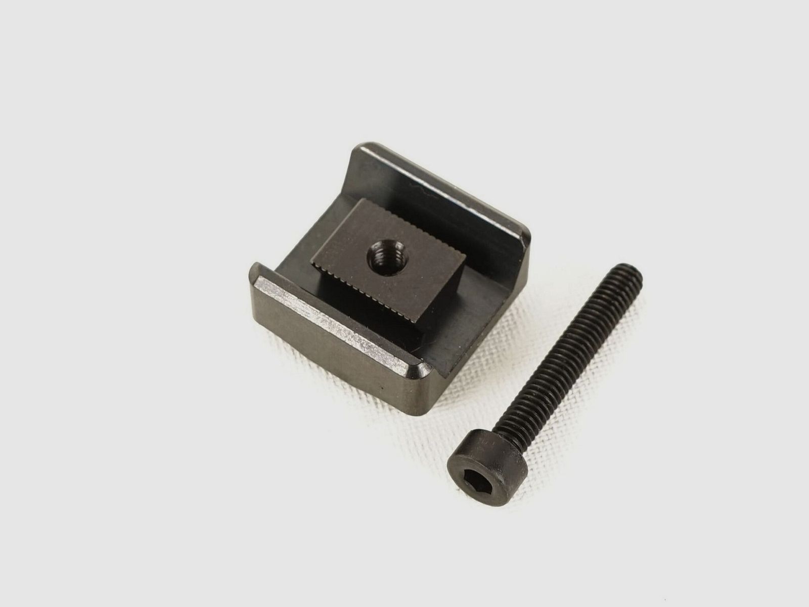 Reineke mount for Suhler hook mounting SEM