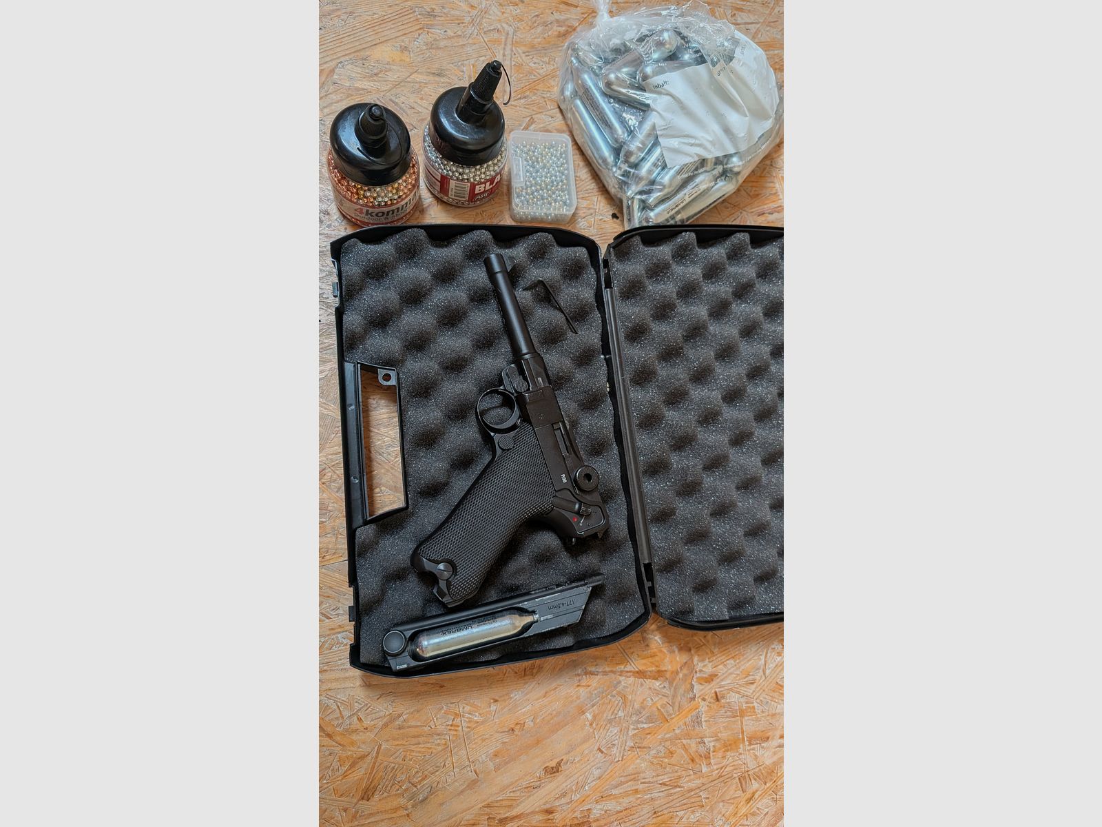 Umarex P08 with BB 4.5mm CO2