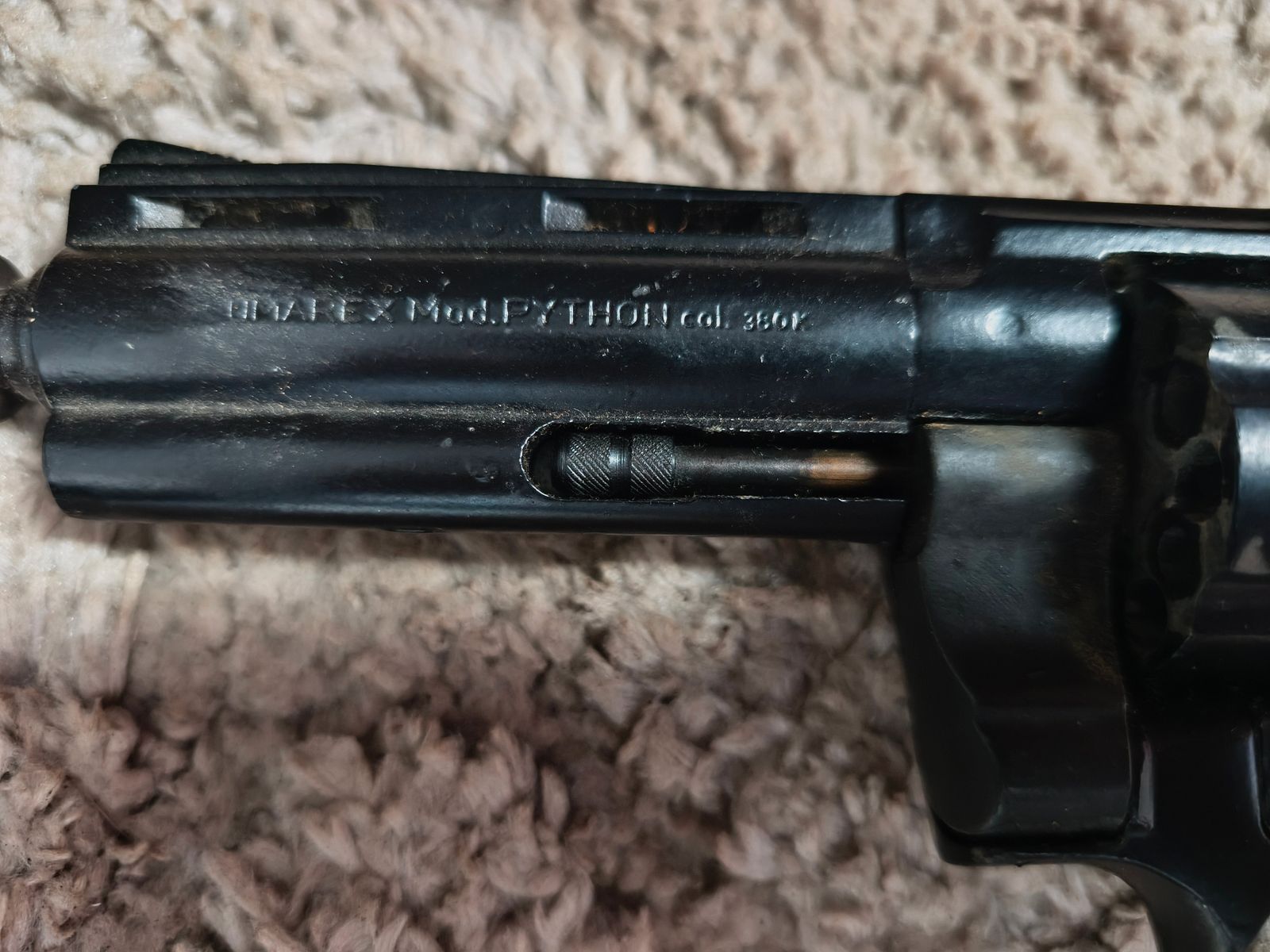 Revolver d'alarme de type Bruni Magnum 380 Python