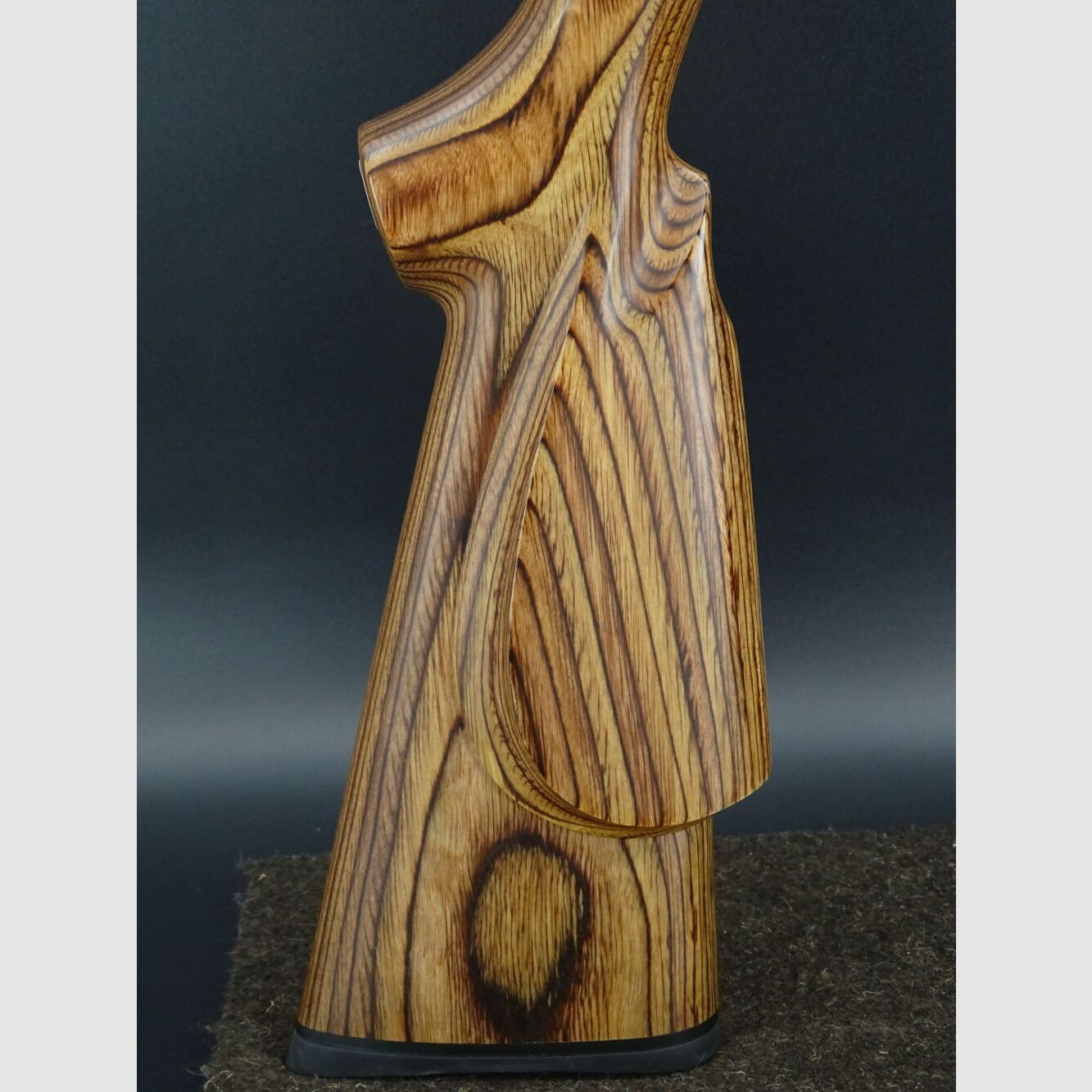 Zastava mit Matchlauf Schichtholsschaft Kaliber .300 Win Mag Matchbüchse aus 2011