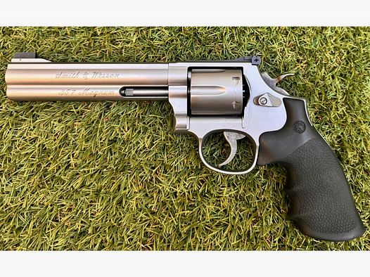 Smith & Wesson 686 Target Champion mit Gummigriffschalen .357Mag