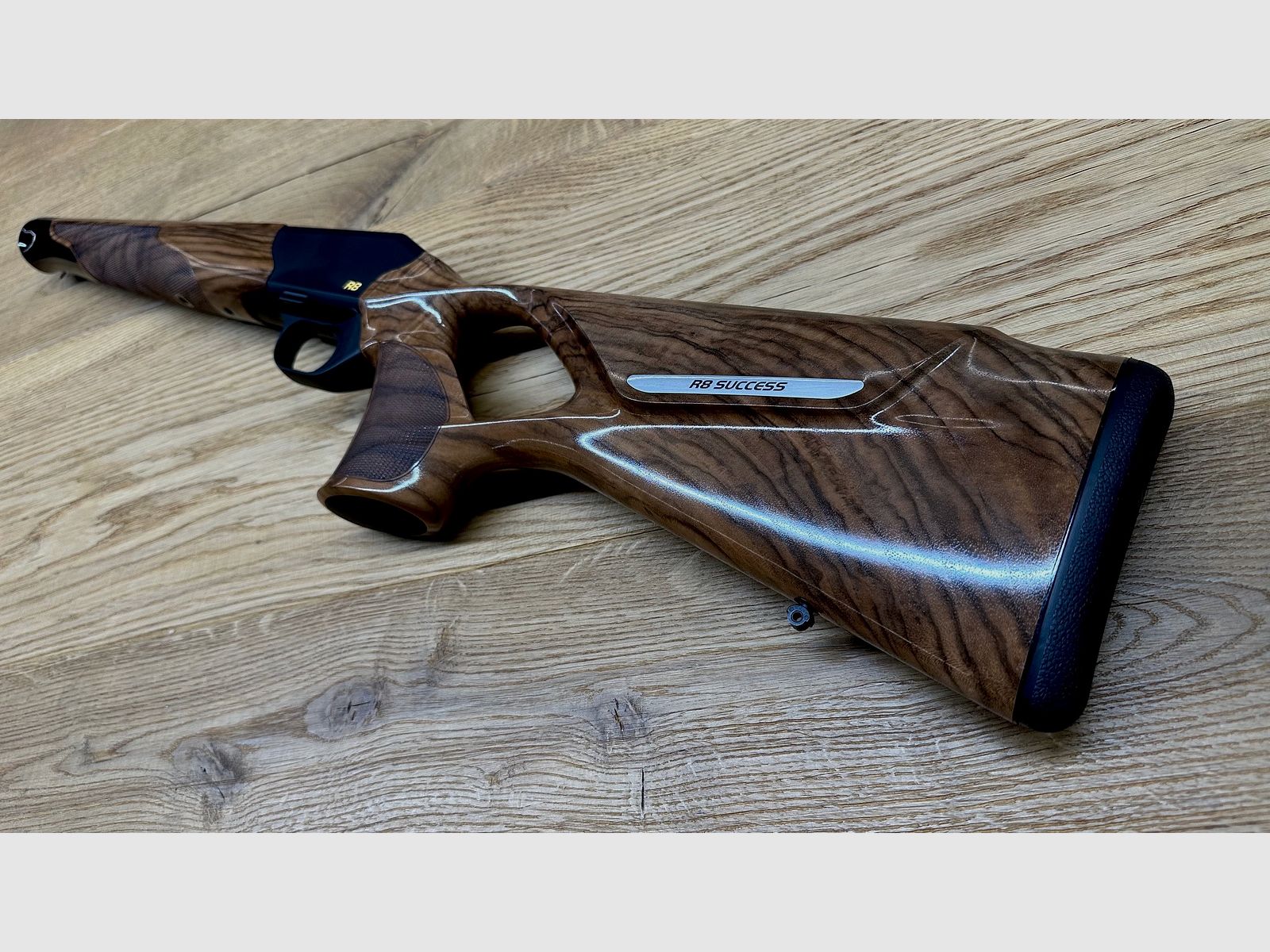 Blaser R8 Success Schaft mit Gehäuse/System // Holzklasse 4 // Lochschaft