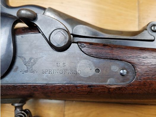 Außergewöhnliches Trapdoor-Gewehr Modell 1884 – Arsenal von Springfield – mächtiges Kaliber 45/70 – von März 1887 für die US-Armee – mythische Waffe des Wilden Westens – Museumszustand