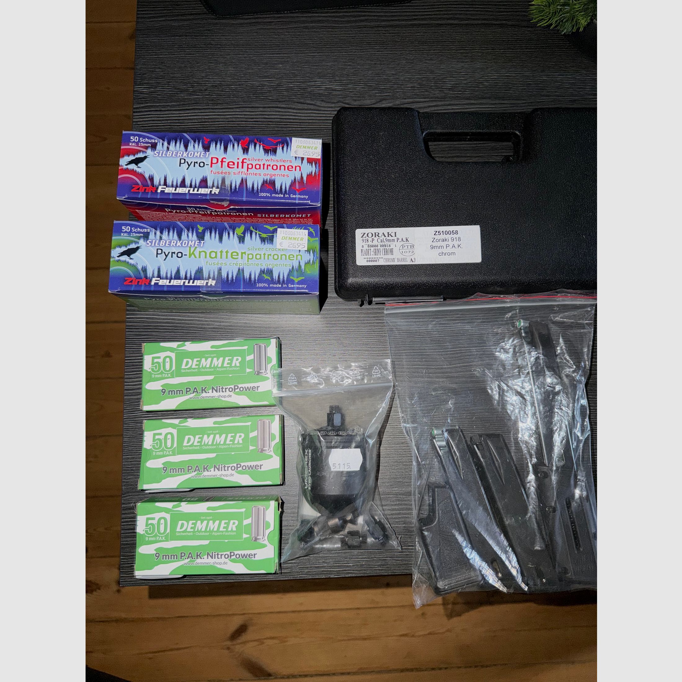 918-P blank firing pistol chrome 9mm incl. accessories