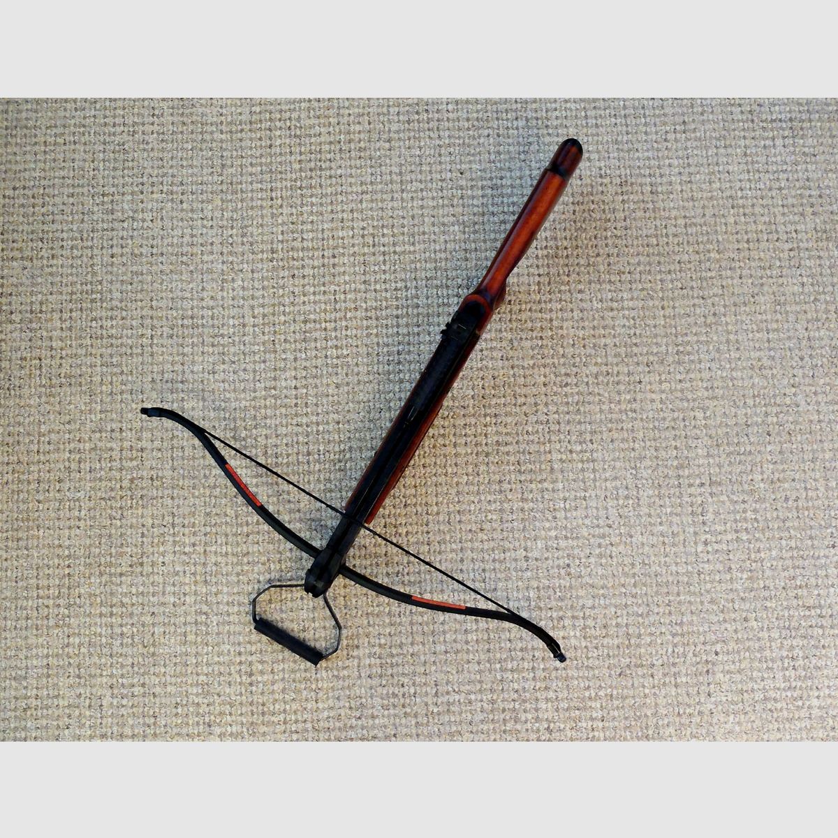 Armbrust mit  Holzschaft und 150lbs - tiptop Zustand.