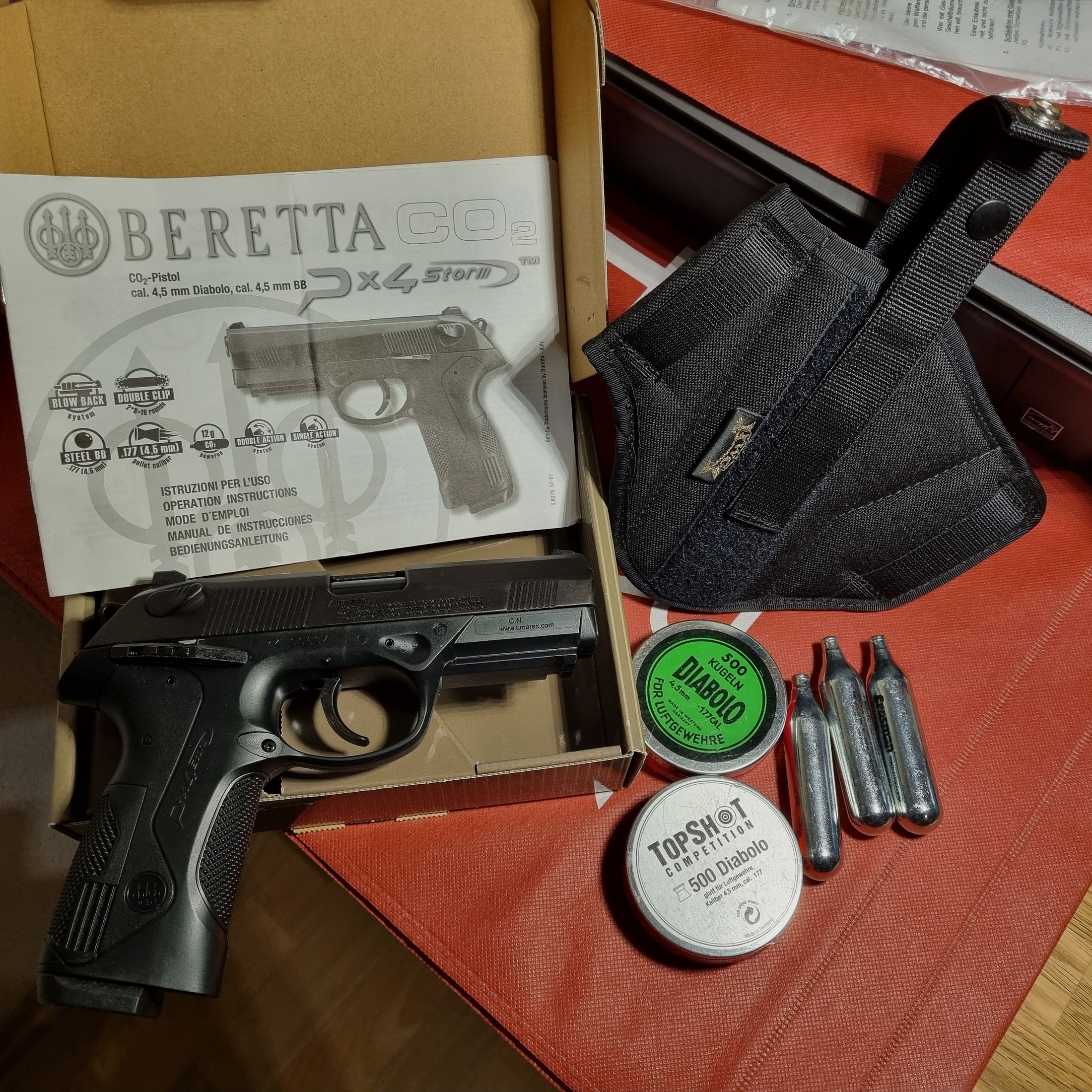 Beretta CO2 Pistole Px4 Storm, je 500 Diabolos u. Rundkugeln, Pistolentasche.