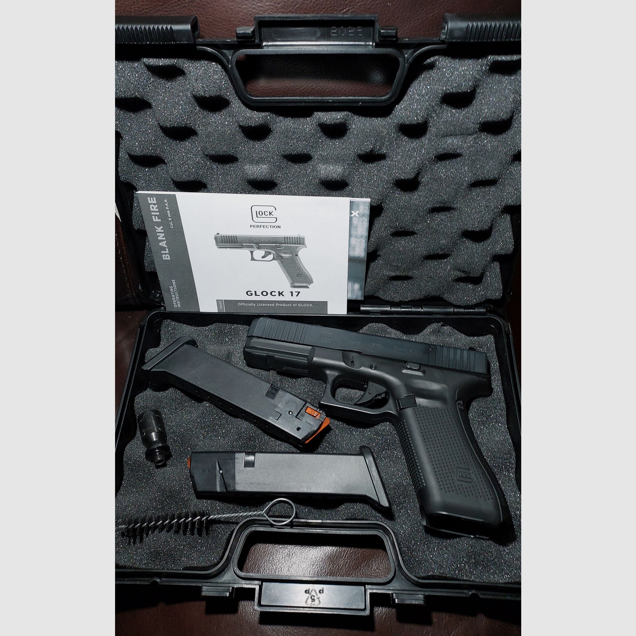 Glock 17 Gen5 Schreckschuss Pistole 9mm P.A.K. schwarz (PTB 1068) - 2 Magazine - Taktisches IWB Holster Rex Arms Sidecar