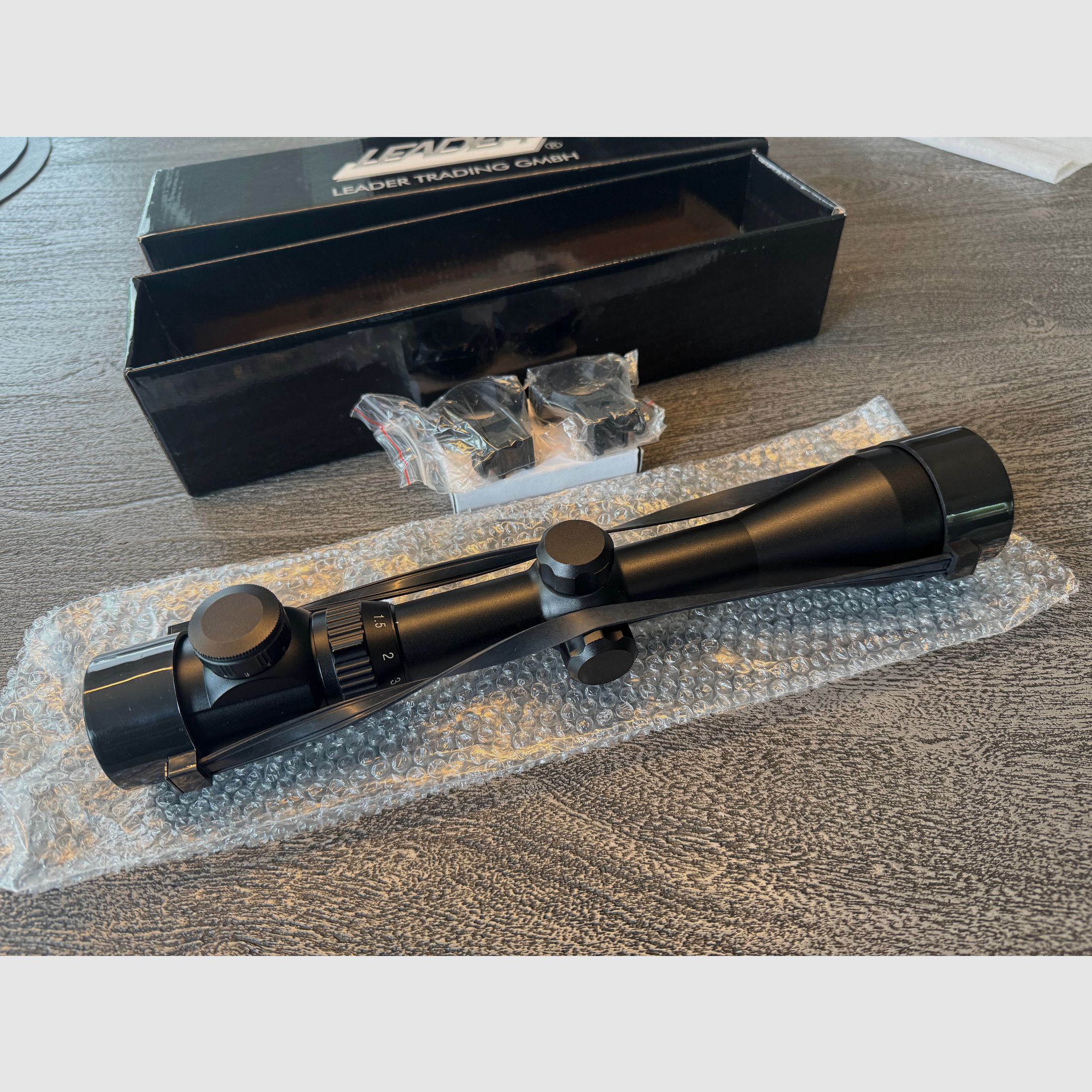 Leader Huntersman 1,5-6x42E mit beleuchtetem Duplex Absehen