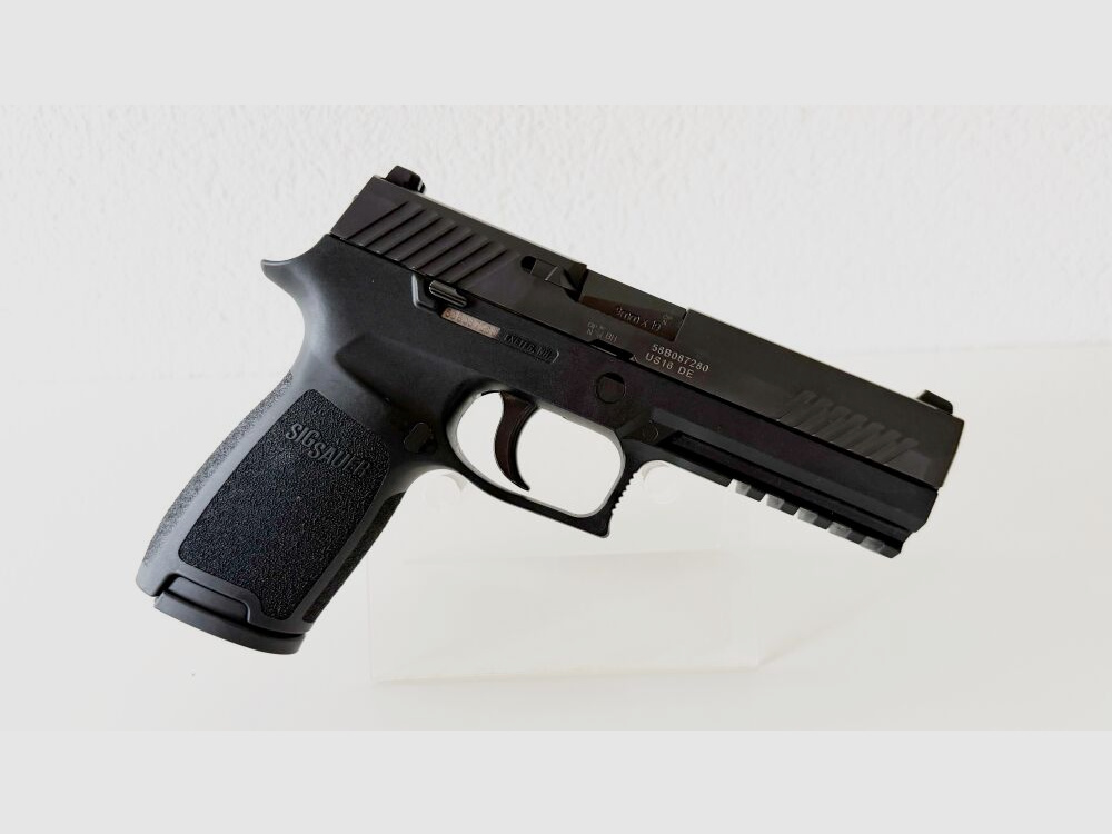 SIG Sauer P320 Fullsize mit Holster und 3 Magazinen 9mmLuger