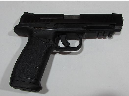 Remington RP9 Selbstladepistole mit 1 zusätzlichem Magazin, sehr guter Zustand