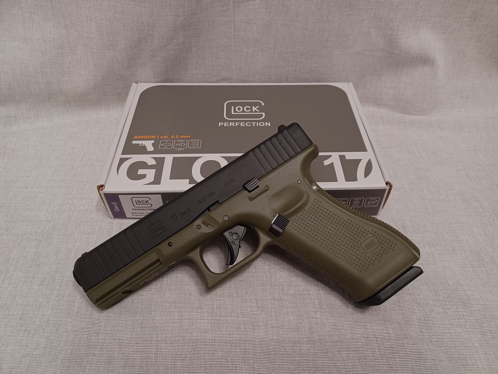 Glock 17 Gen5 / Battlefield Green / 4,5 mm BB / BlowBack / CO2 / Pistole / OVP (33)