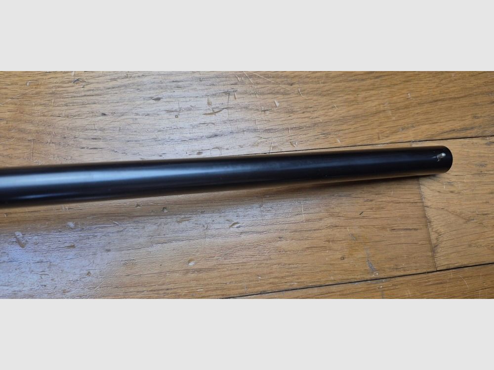 Très jolie carabine de jardin Manufrance – Modèle « Club » – Cal. 9 mm Flobert (balle ou plomb) – Très belles gravures en volutes jusque sur le pontet – Bronzage noir épais 100% d&rsquo;origine – Beaux bois joliment quadrillés – Mécanique et canon intouchés – État quasi neuf – TBE++/TBE+++, image 25 sur 35