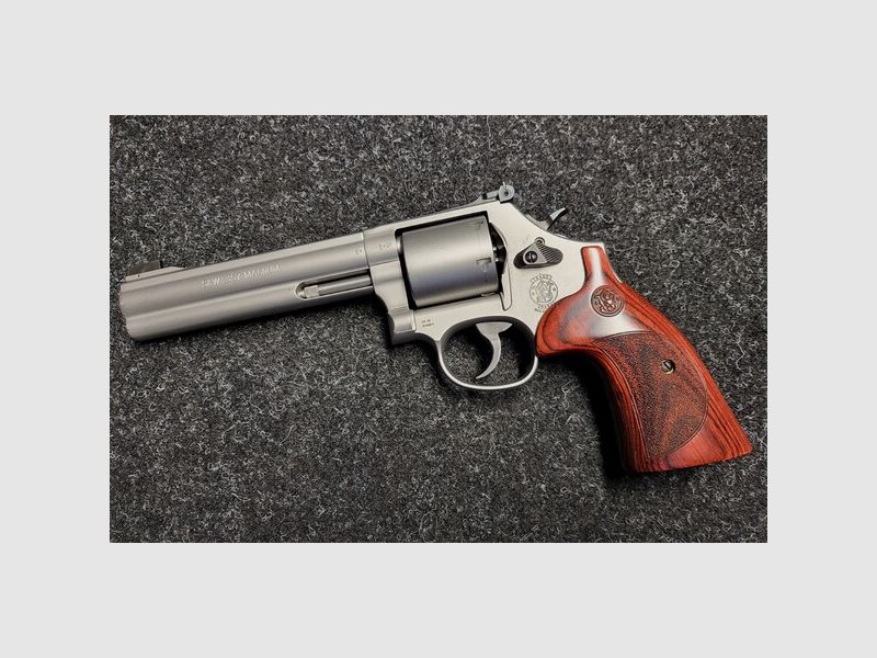 Neuwertiger Revolver Smith&Wesson S&W 686 International Kal. .357 Mag ungeflutete Trommel