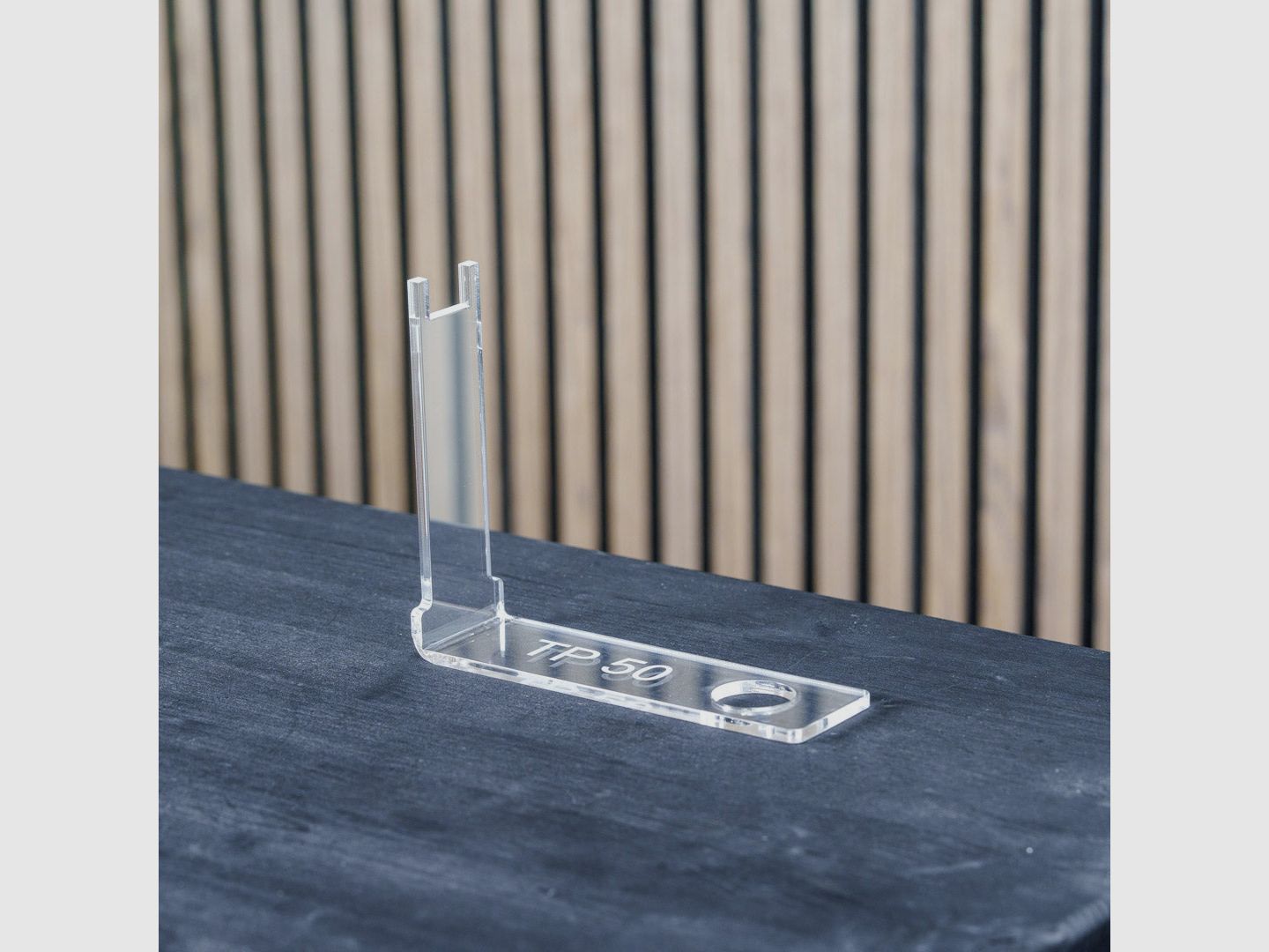 PLEXIGLAS® Wandhalterung / Tischständer für HDR50 | HDP50 | stilvolles Design mit gelasertem Homedefence-Logo