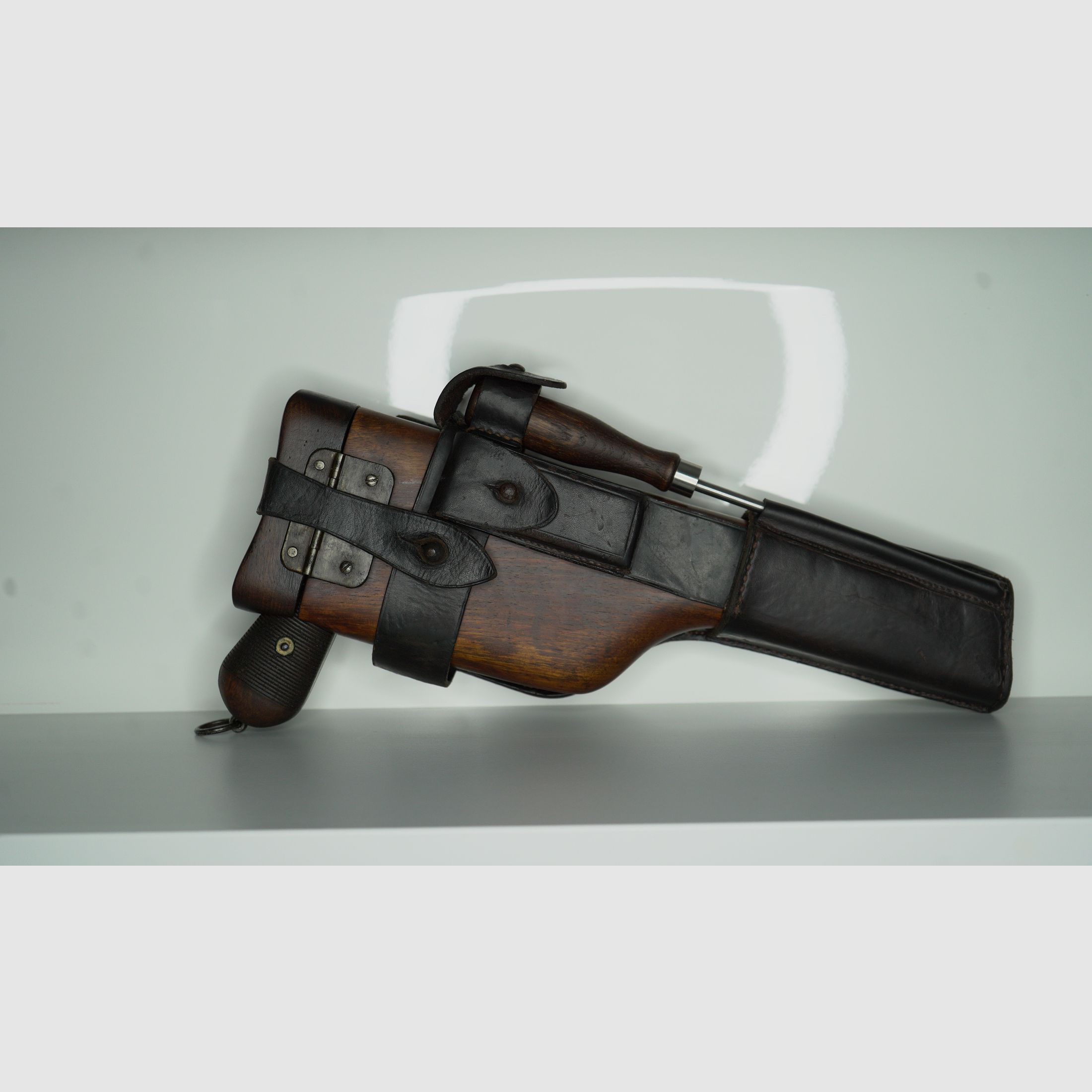 Mauser C96 / Oberndorf A. Neckar / 7,63 mm Mauser / 1916 / Anschlagkasten / Lederholster / Munition