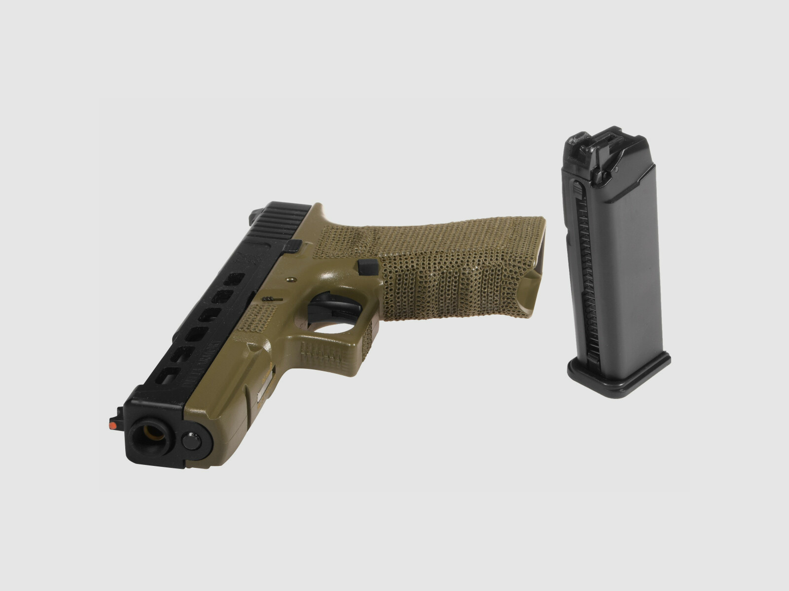 P06 GBB Airsoft Pistole in Oliv | Delta Armory