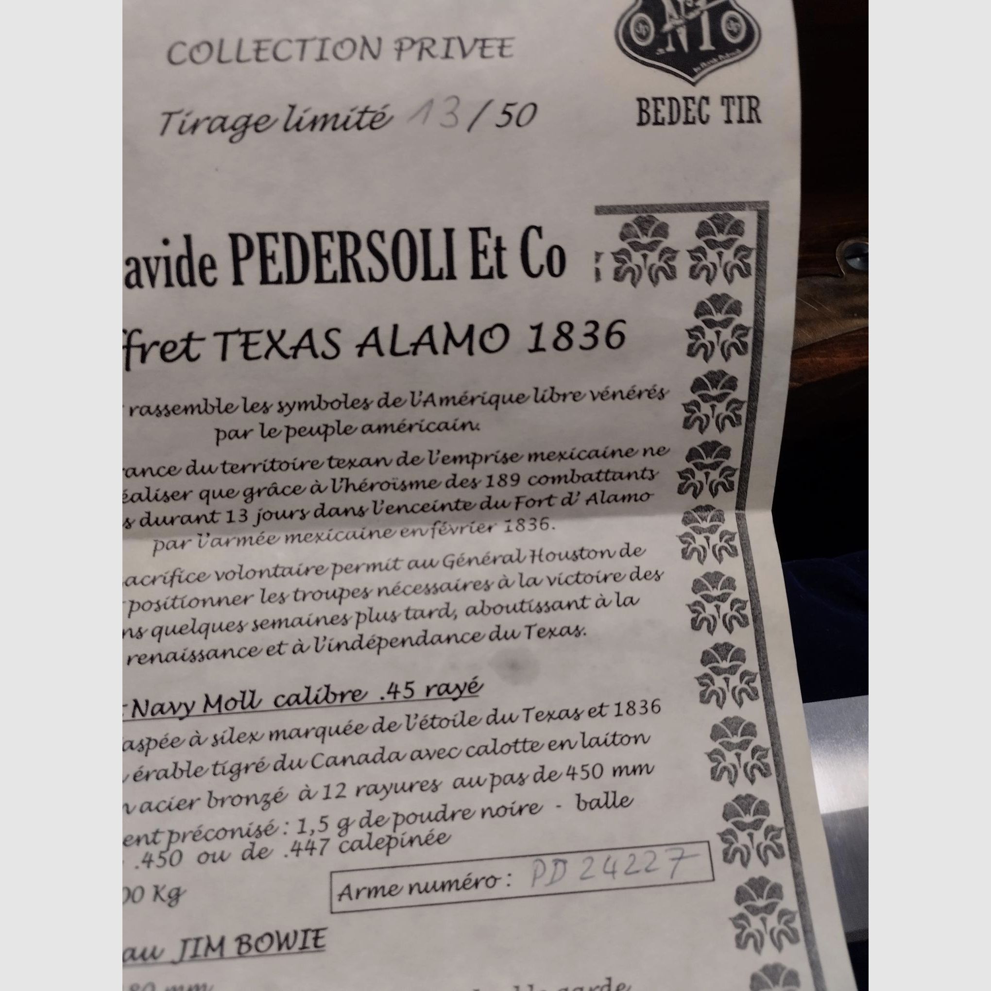 Bardzo ładne pudełko Pedersoli Alamo 1836 z pistoletem na kapiszony Navy Moll kal. 45 + nożem Bowie, w stanie nowym!