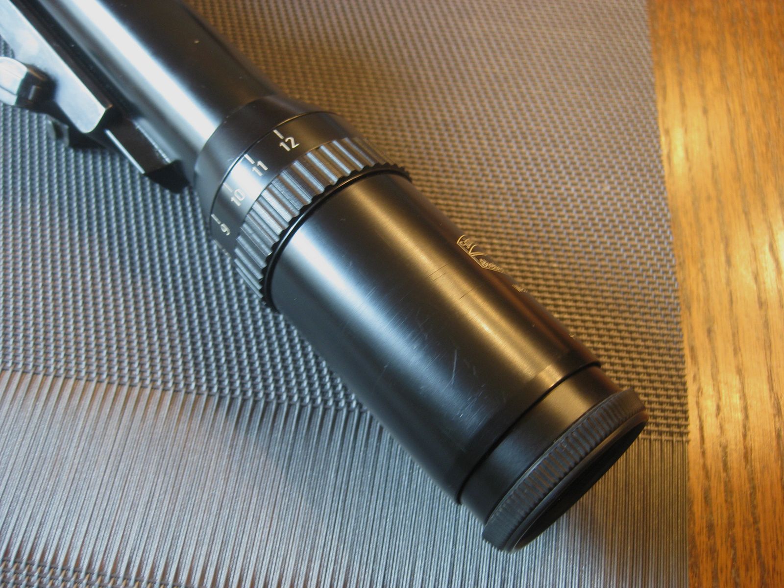 Gebrauchter KLASSIKER. Das Schmidt&Bender 3-12x50 mit Absehen-1 (ähnlich ZEISS-Diavari Absehen) inkl. älterer Blaser-Sattelmontage! Kein Swarovski-LEICA-Kahles-Nickel