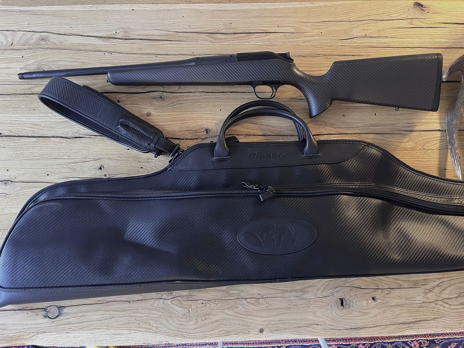 Blaser R8 .300 Win. Mag. | Raven Arms Carbon M80 | canon 52 cm | extrêmement léger et maniable, image 7 sur 7