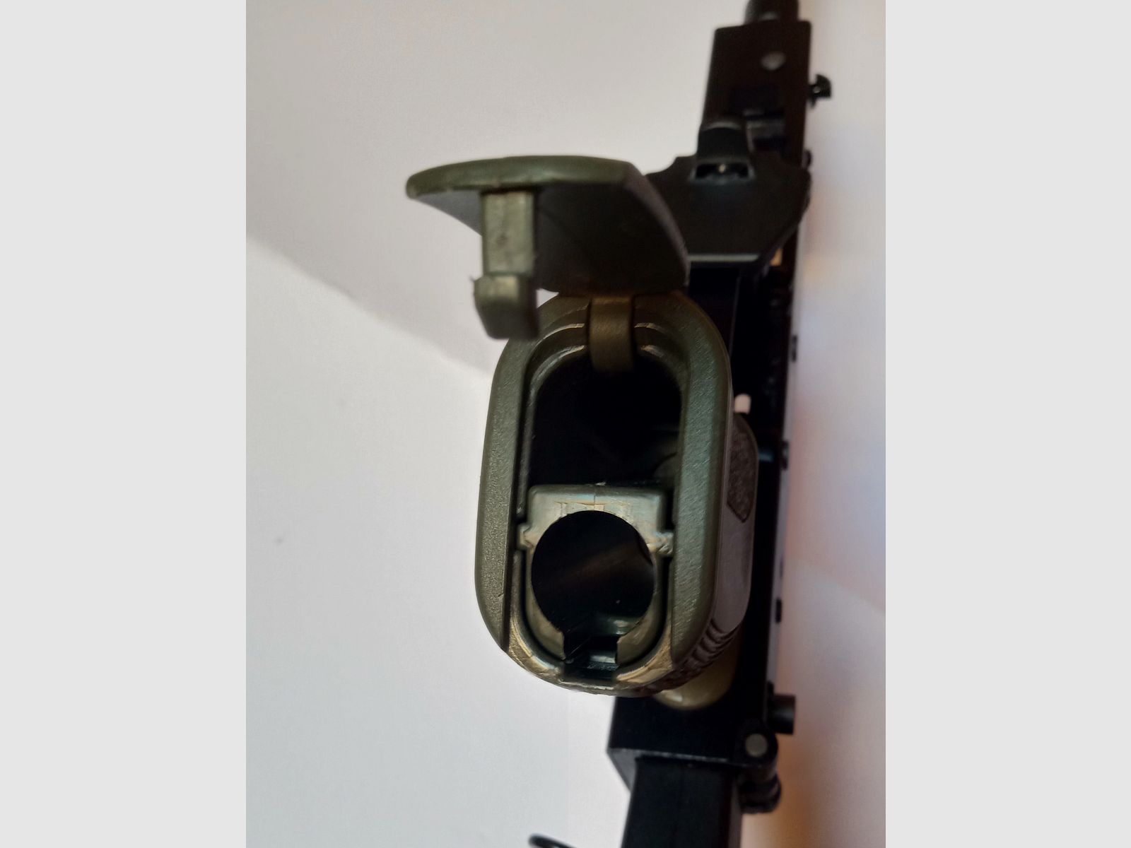 FAB Defense osłona rękojeści i chwyt pistoletowy oliwkowo-zielony / cena wyjściowa 100€ / przeznaczony do AK74 / AKM / AK-100