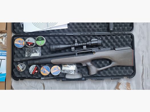 Zbroia Kozak Pressluftgewehr Bullpulp mit  4 Magazinen, Pumpe usw