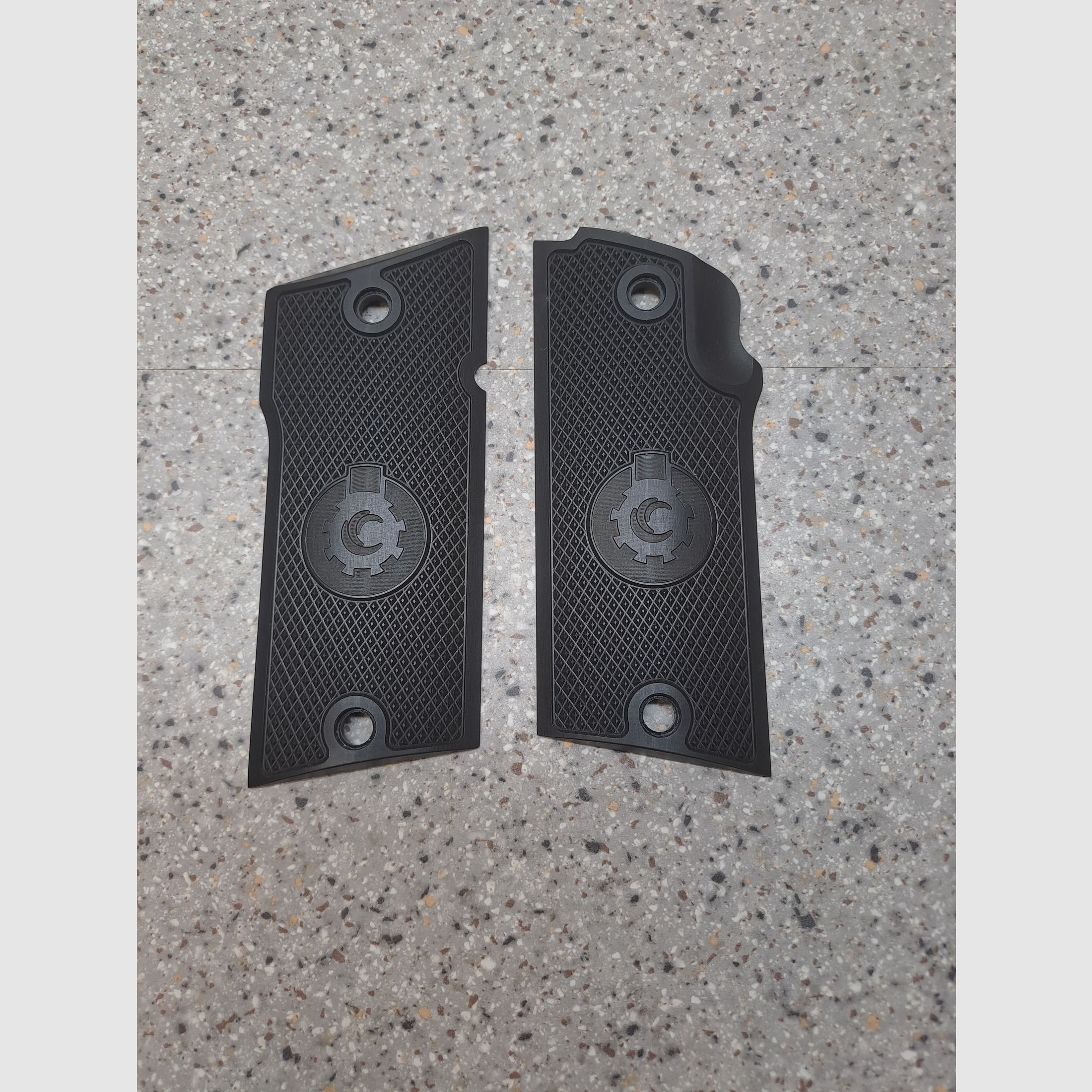 Coonen Arms Original neue Griffschalen G10 Schwarz 
