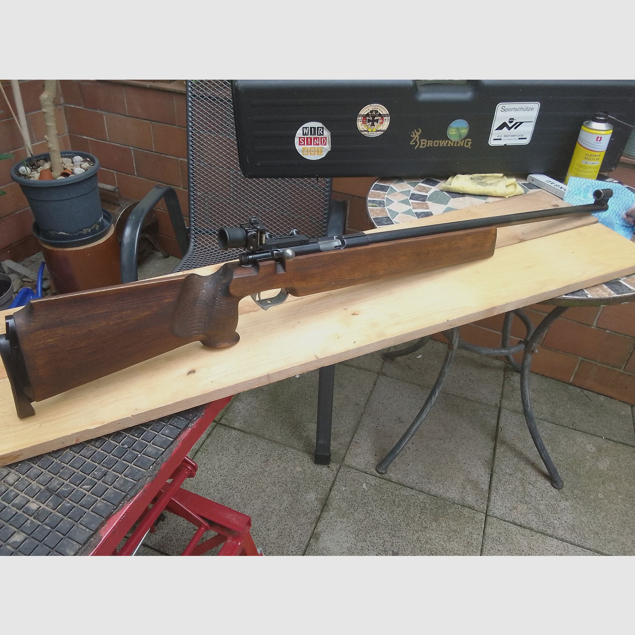Rifle deportiva modelo 150 .22lr fabricante Suhl