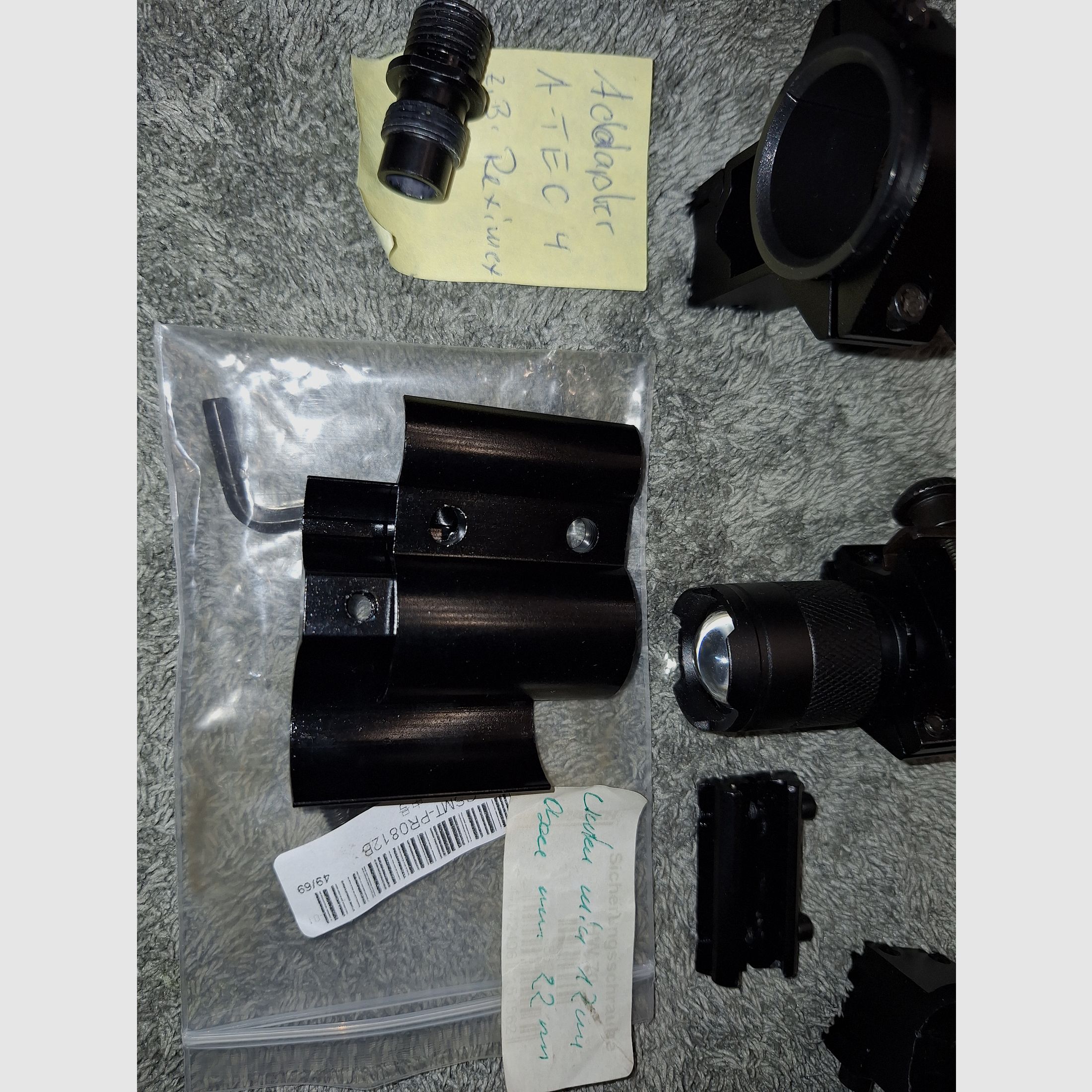 diverse Waffenteile und Zubehör