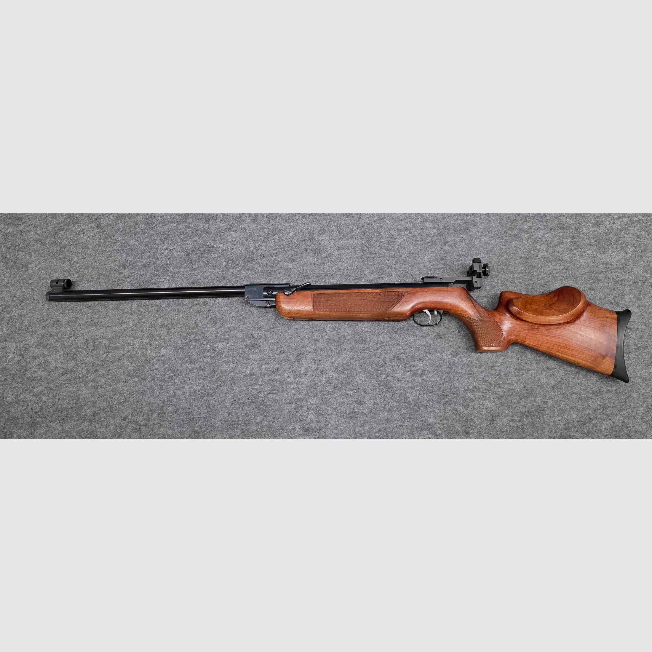 Zeer oude BURGO wierook HW55 T met Tiroler walnootkolf Knicker luchtgeweer zonder F-teken uit de jaren 60 cal. 4,5mm Diabolo