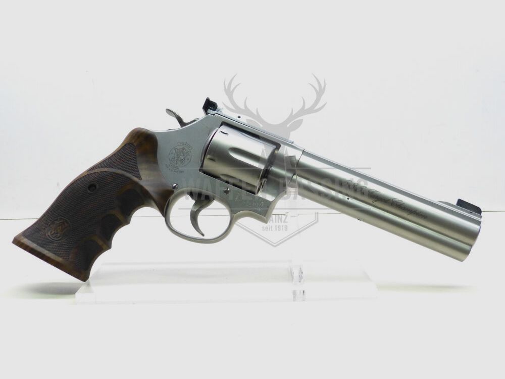 Smith & Wesson	 686 Target Champion